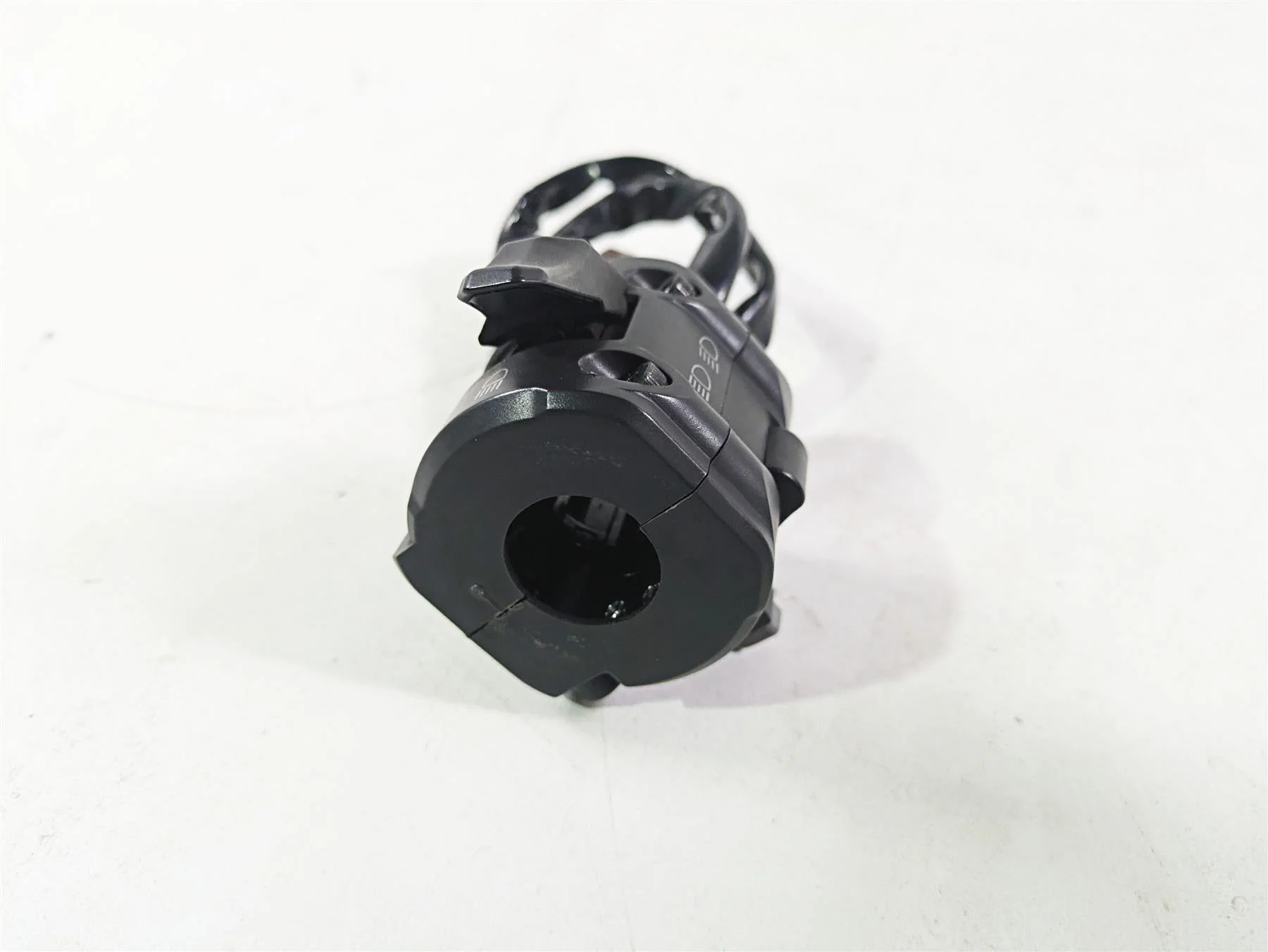 2015 Ducati Hypermotard 821 SP Left Hand Turn Signal Control Switch 65110141A - Image 11
