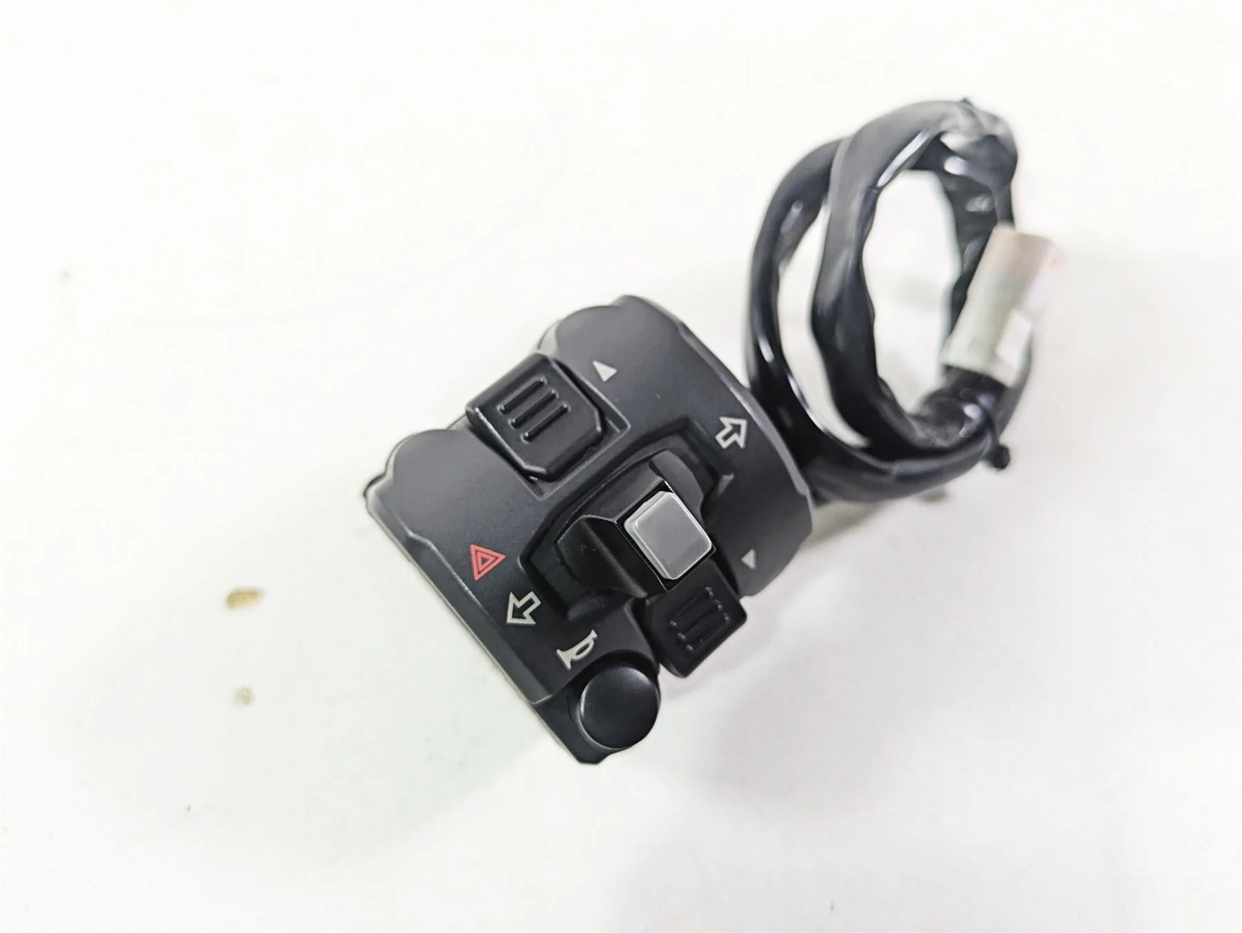 2015 Ducati Hypermotard 821 SP Left Hand Turn Signal Control Switch 65110141A - Image 12
