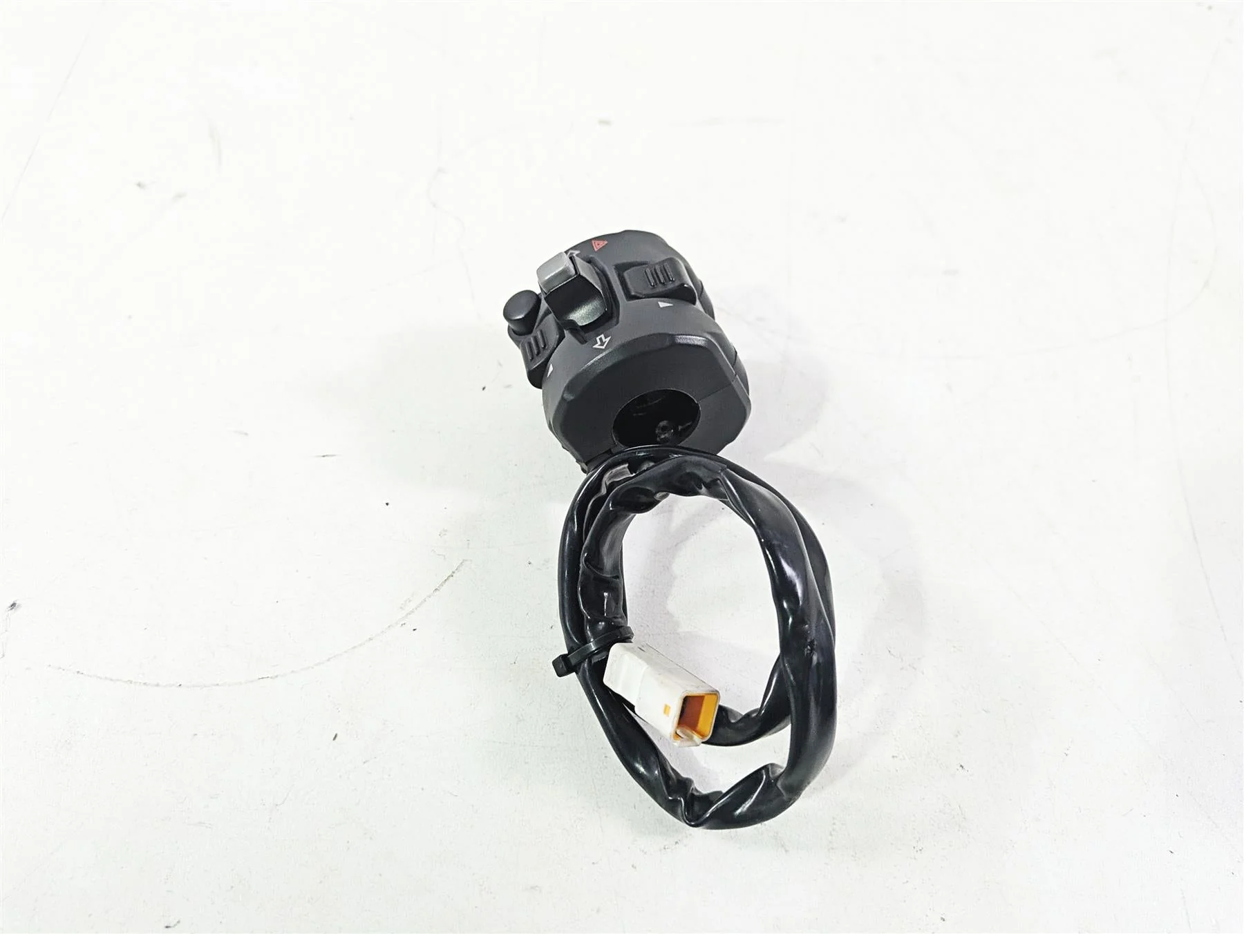 2015 Ducati Hypermotard 821 SP Left Hand Turn Signal Control Switch 65110141A - Image 2