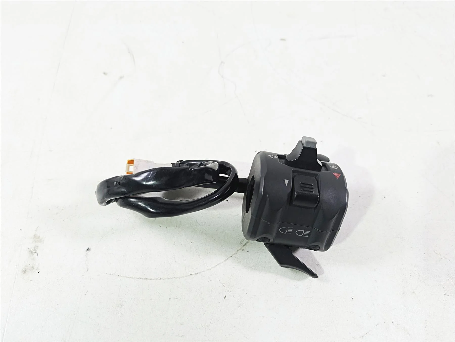 2015 Ducati Hypermotard 821 SP Left Hand Turn Signal Control Switch 65110141A - Image 3