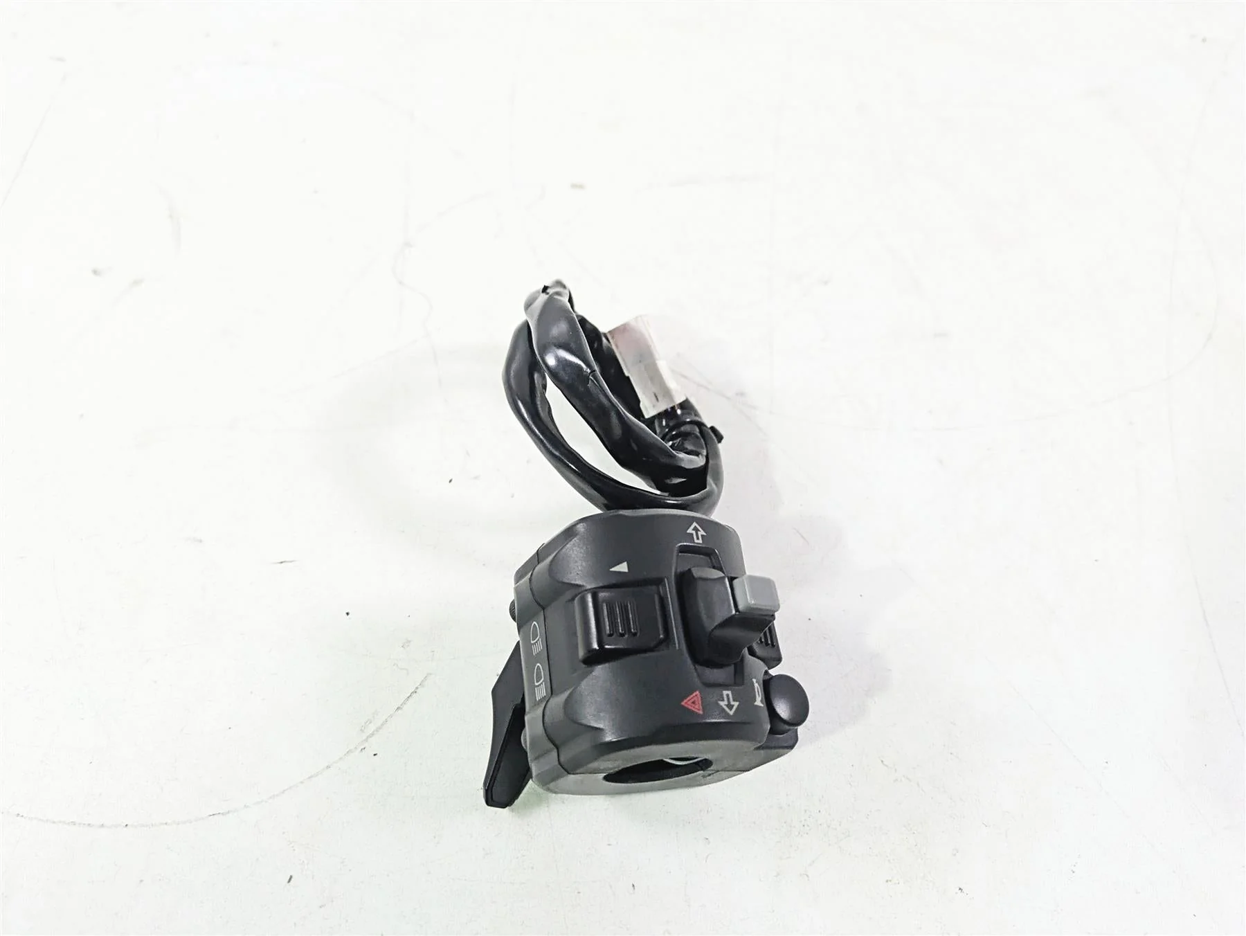 2015 Ducati Hypermotard 821 SP Left Hand Turn Signal Control Switch 65110141A - Image 4