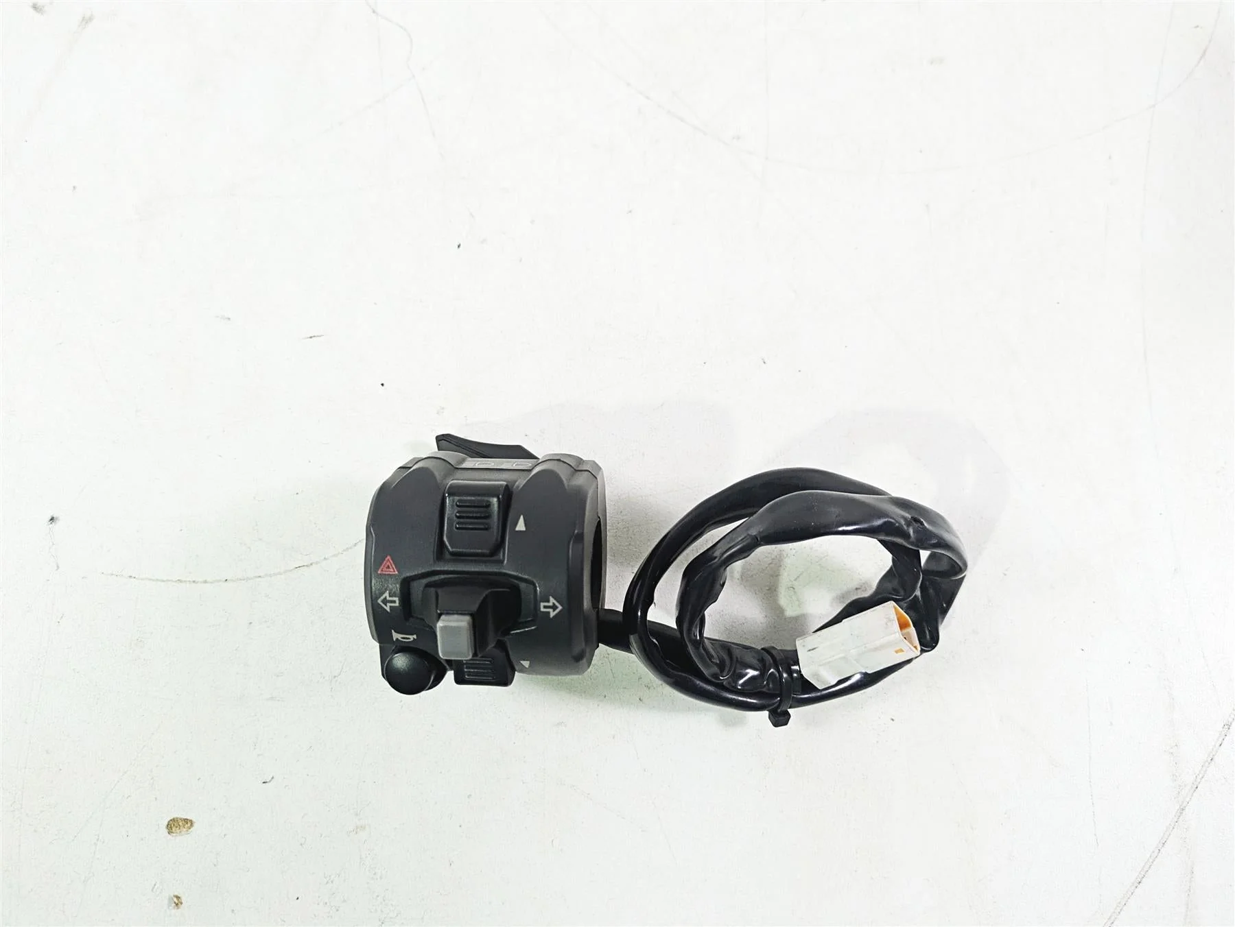 2015 Ducati Hypermotard 821 SP Left Hand Turn Signal Control Switch 65110141A - Image 5