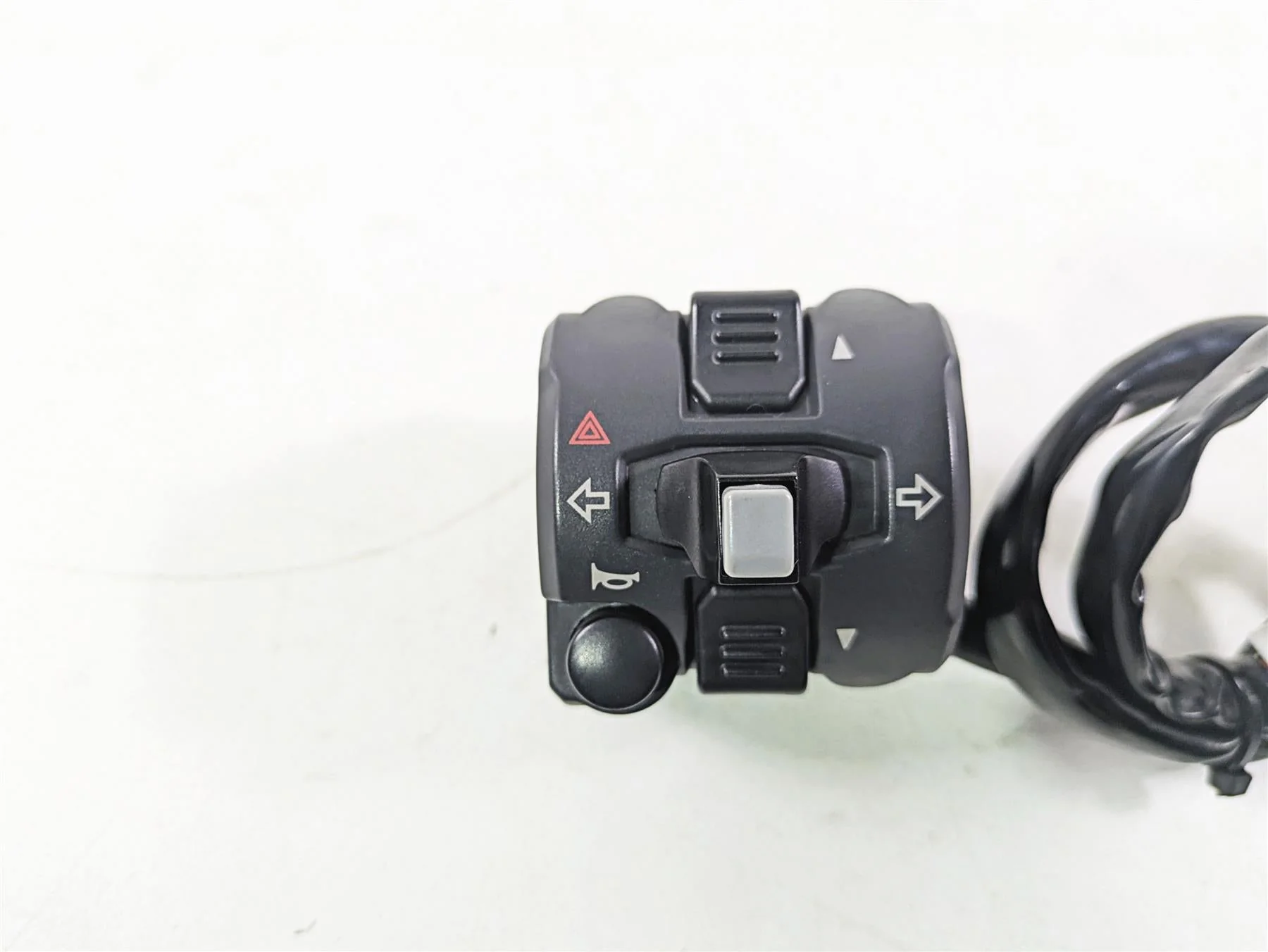2015 Ducati Hypermotard 821 SP Left Hand Turn Signal Control Switch 65110141A - Image 6