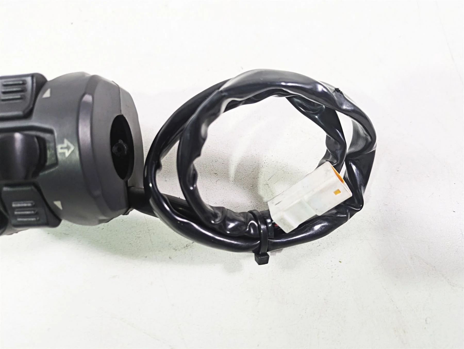 2015 Ducati Hypermotard 821 SP Left Hand Turn Signal Control Switch 65110141A - Image 7