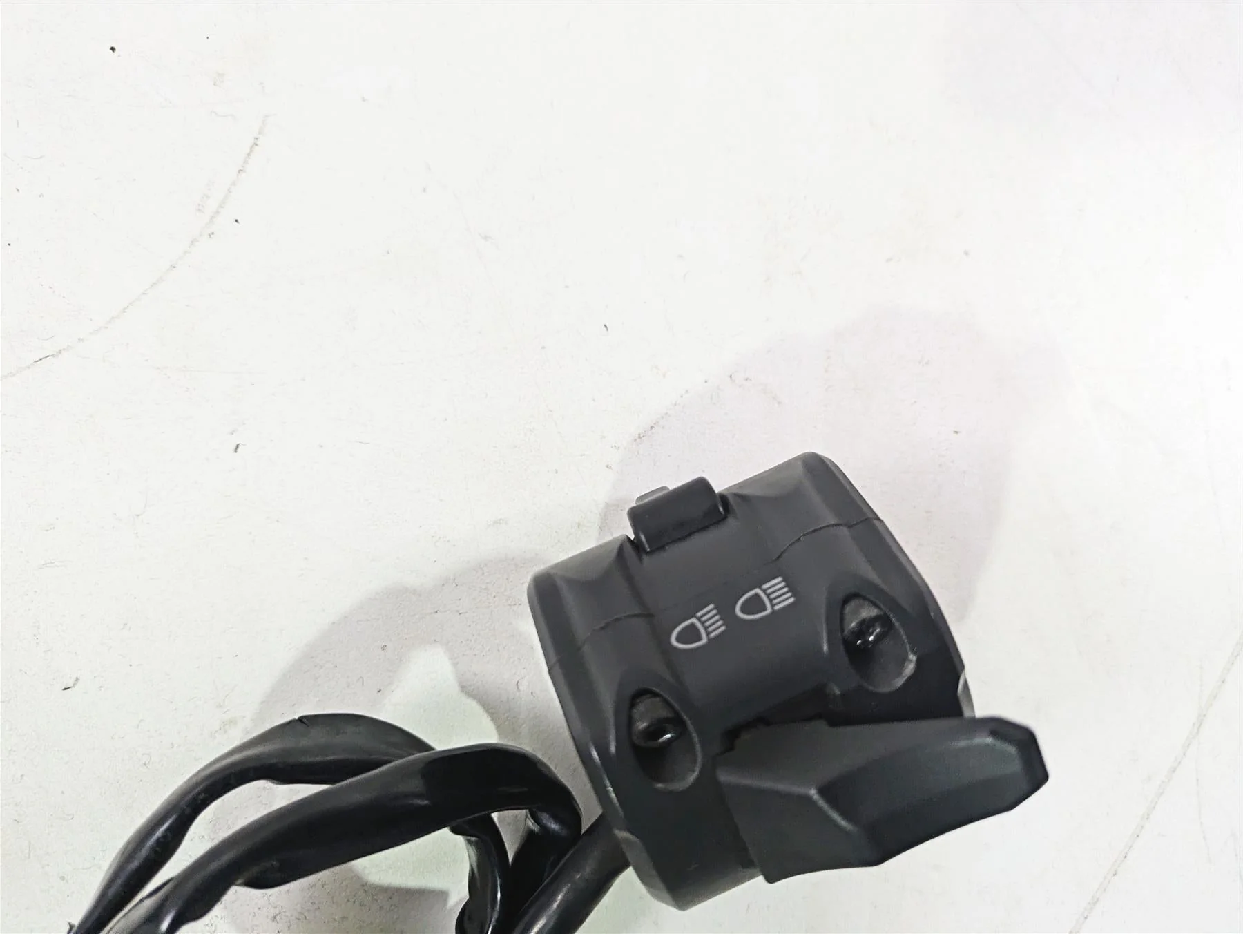 2015 Ducati Hypermotard 821 SP Left Hand Turn Signal Control Switch 65110141A - Image 9