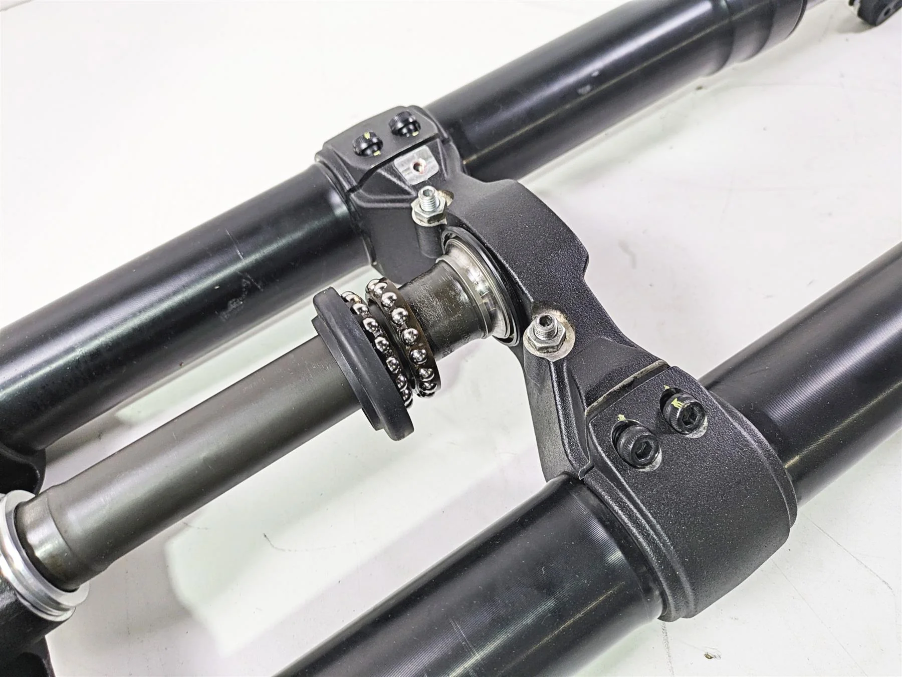 2015 Ducati Hypermotard 821 SP Marzocchi Front Fork Triple Tree Set 34420531C - Image 12