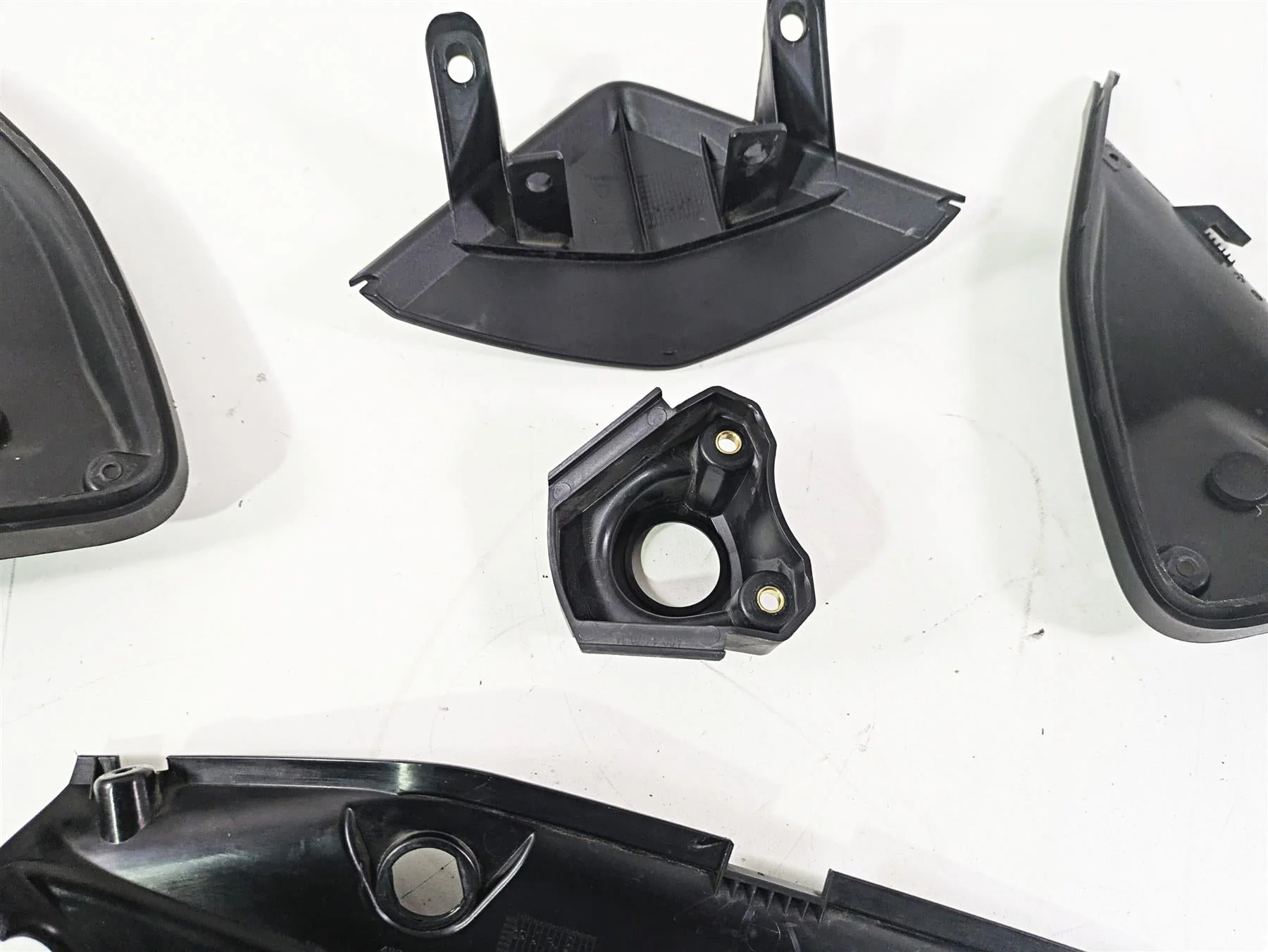 2015 Ducati Hypermotard 821 SP Plastic Frame Infill Cover Fairing Set 48211701A - Image 12