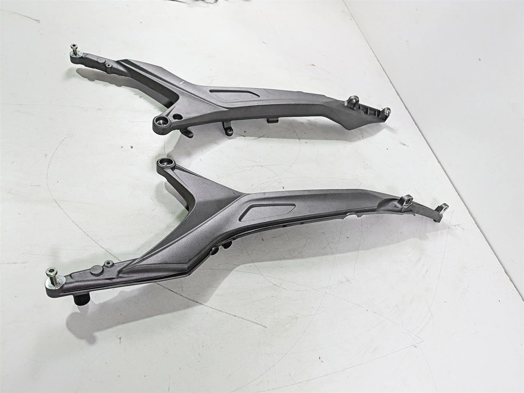2015 Ducati Hypermotard 821 SP Rear Subframe Set 47110361BA 47110351BA - Image 3
