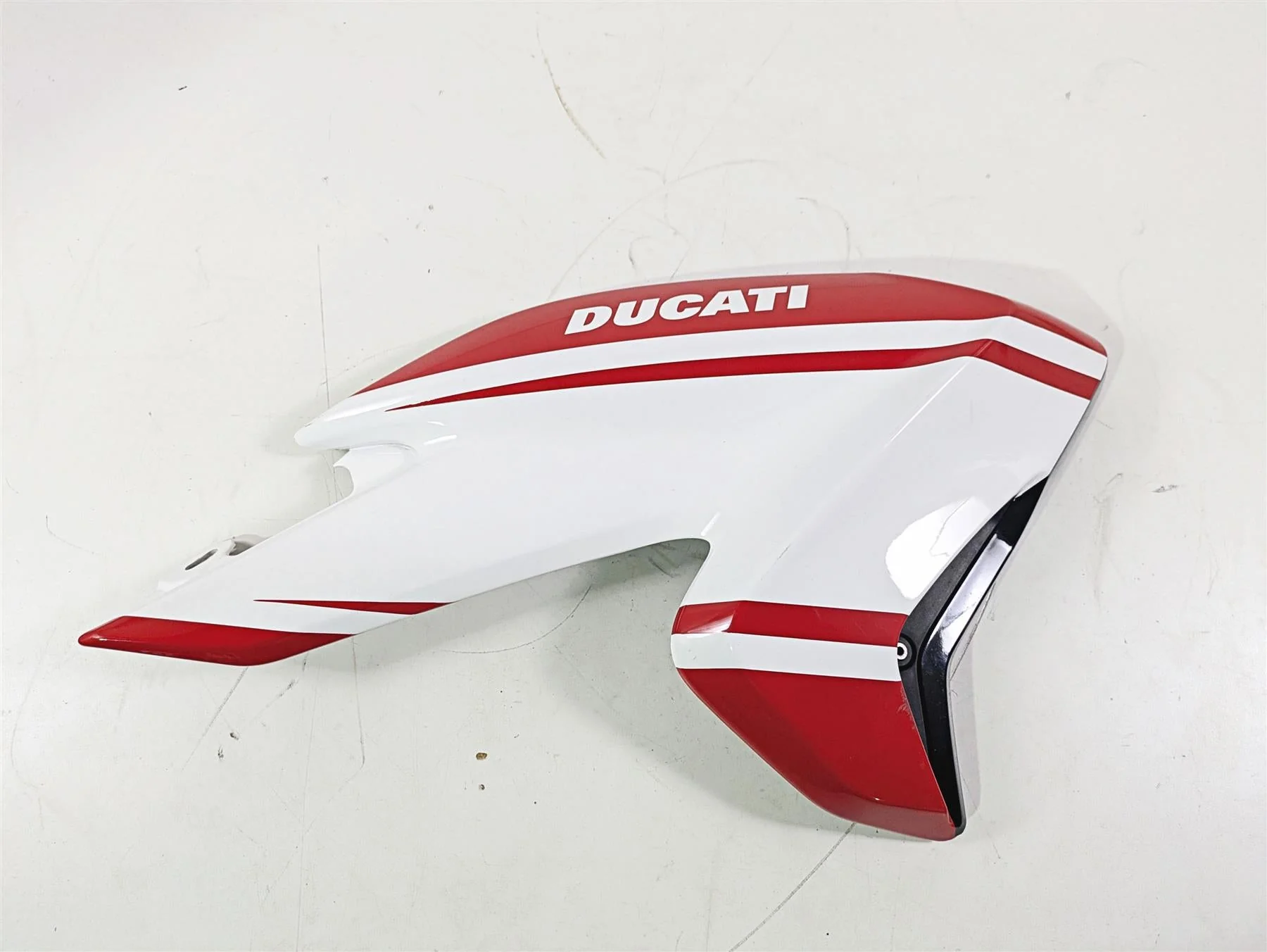 2015 Ducati Hypermotard 821 SP Right Fuel Gas Tank Fairing Cover Cowl 48015691C - Image 5