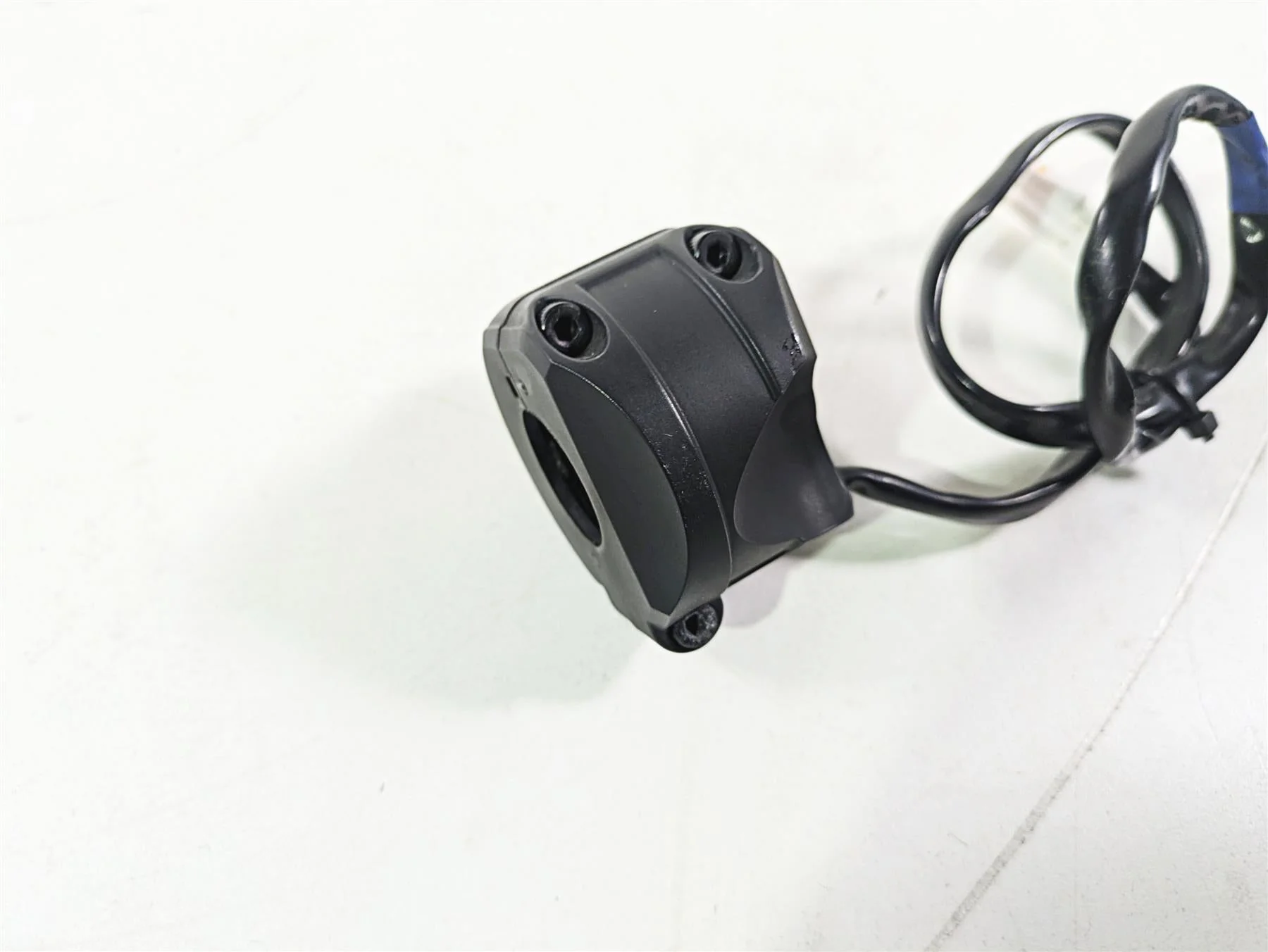2015 Ducati Hypermotard 821 SP Right Hand Stat Stop Control Switch 65010121E - Image 11