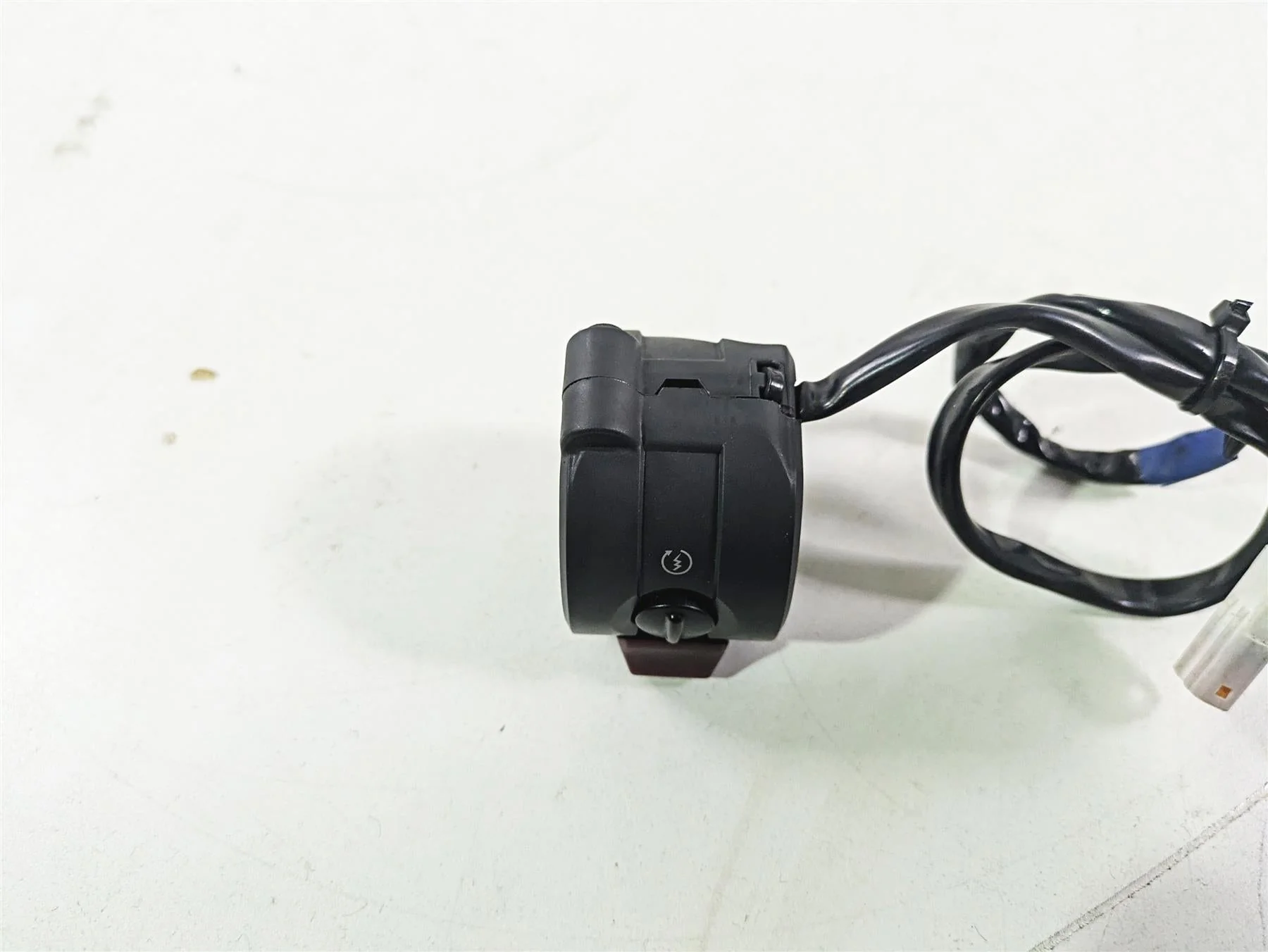 2015 Ducati Hypermotard 821 SP Right Hand Stat Stop Control Switch 65010121E - Image 12