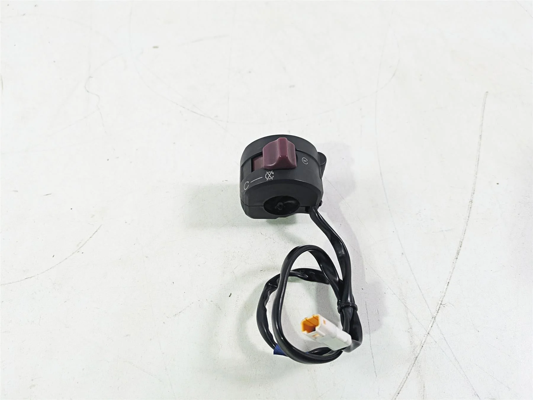 2015 Ducati Hypermotard 821 SP Right Hand Stat Stop Control Switch 65010121E - Image 2