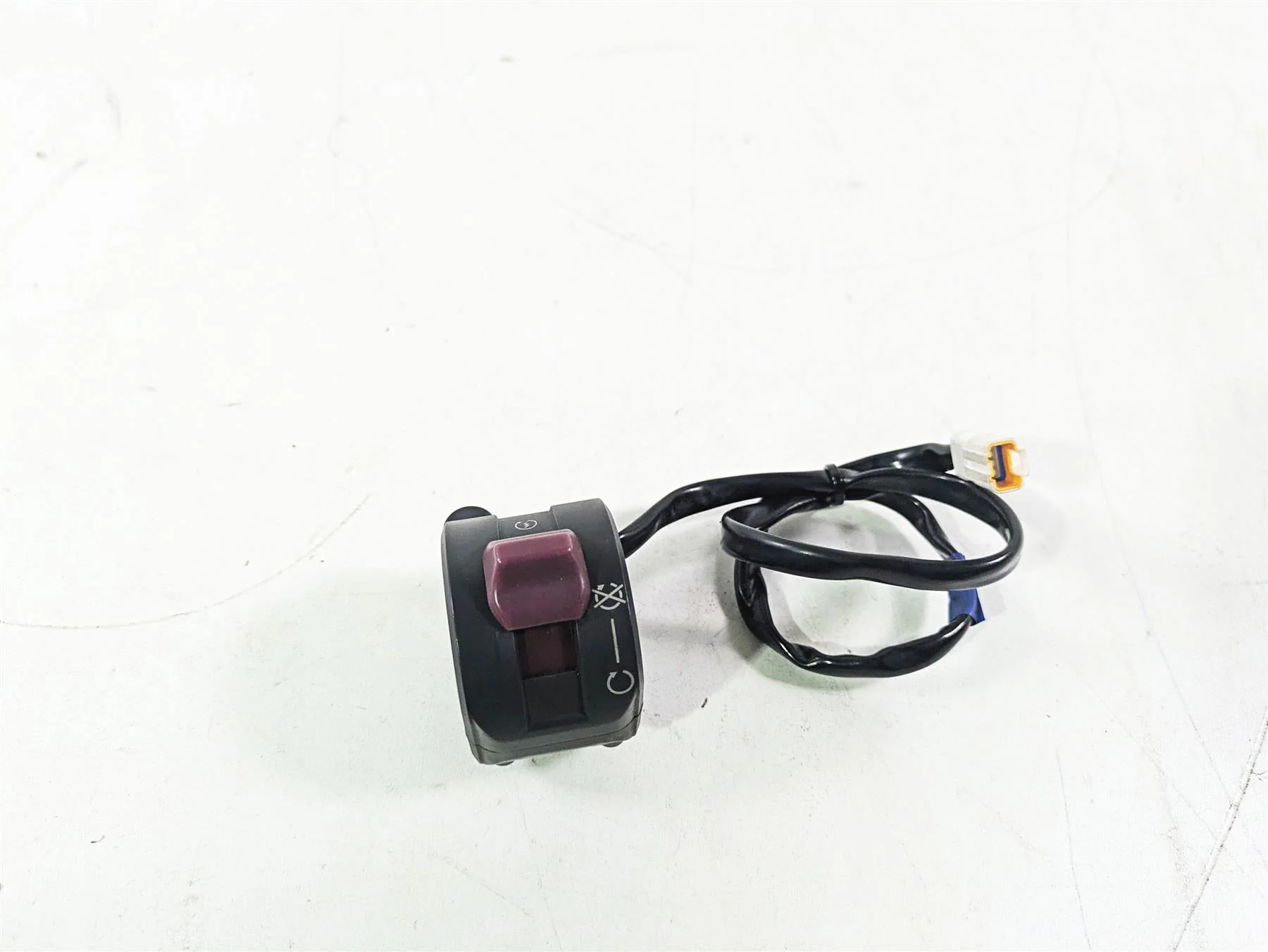2015 Ducati Hypermotard 821 SP Right Hand Stat Stop Control Switch 65010121E - Image 3