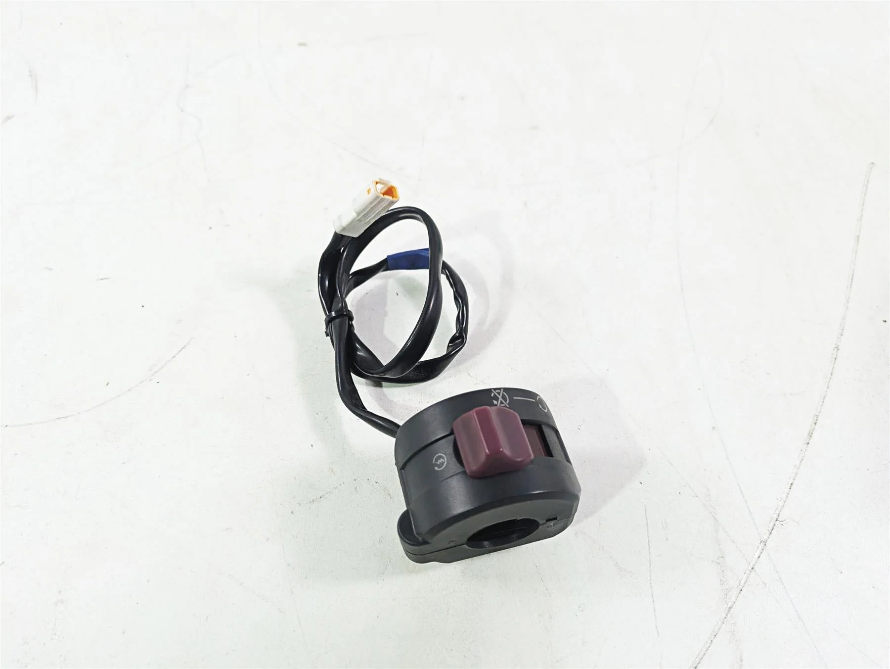 2015 Ducati Hypermotard 821 SP Right Hand Stat Stop Control Switch 65010121E - Image 4
