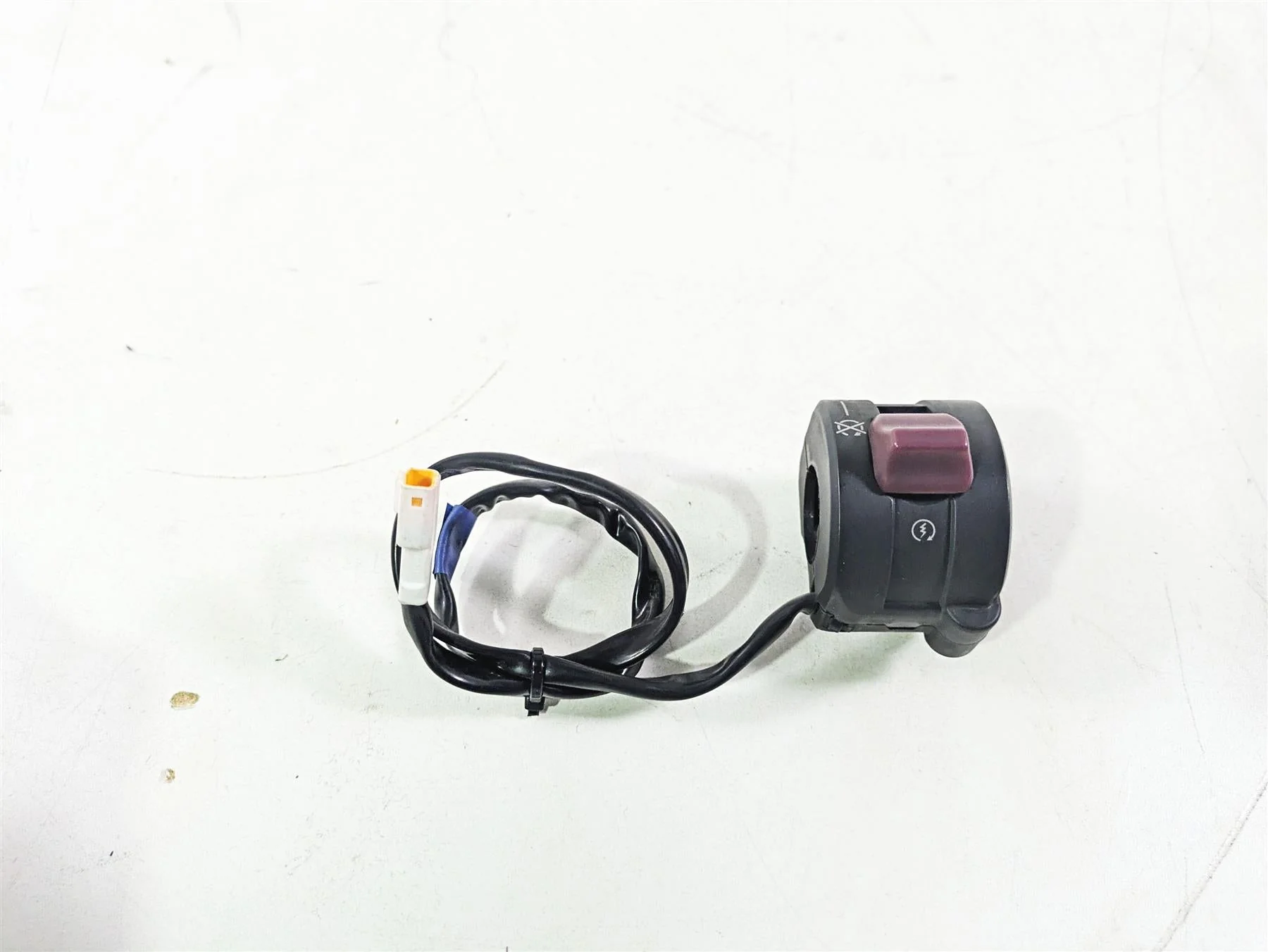 2015 Ducati Hypermotard 821 SP Right Hand Stat Stop Control Switch 65010121E - Image 5