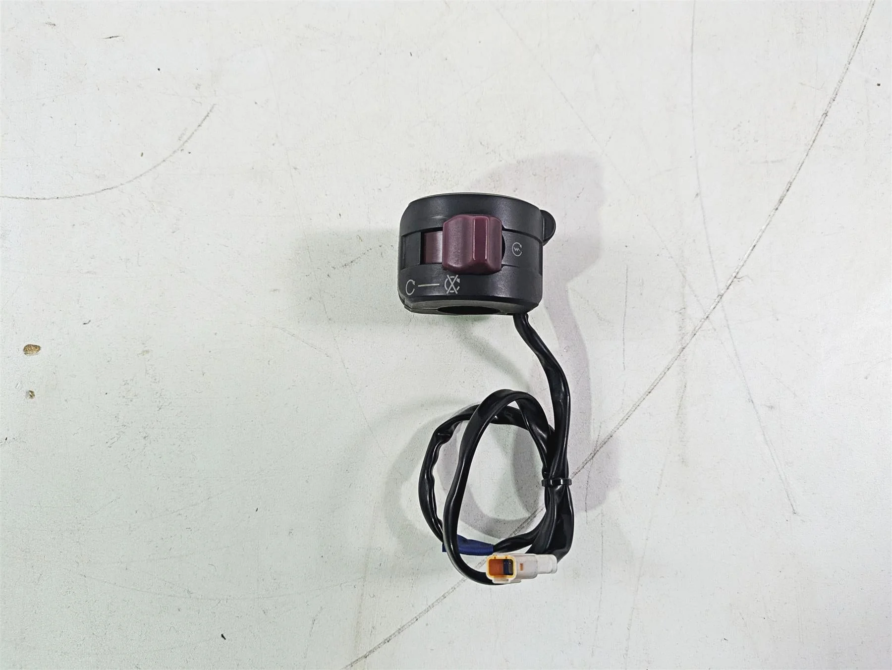 2015 Ducati Hypermotard 821 SP Right Hand Stat Stop Control Switch 65010121E - Image 6