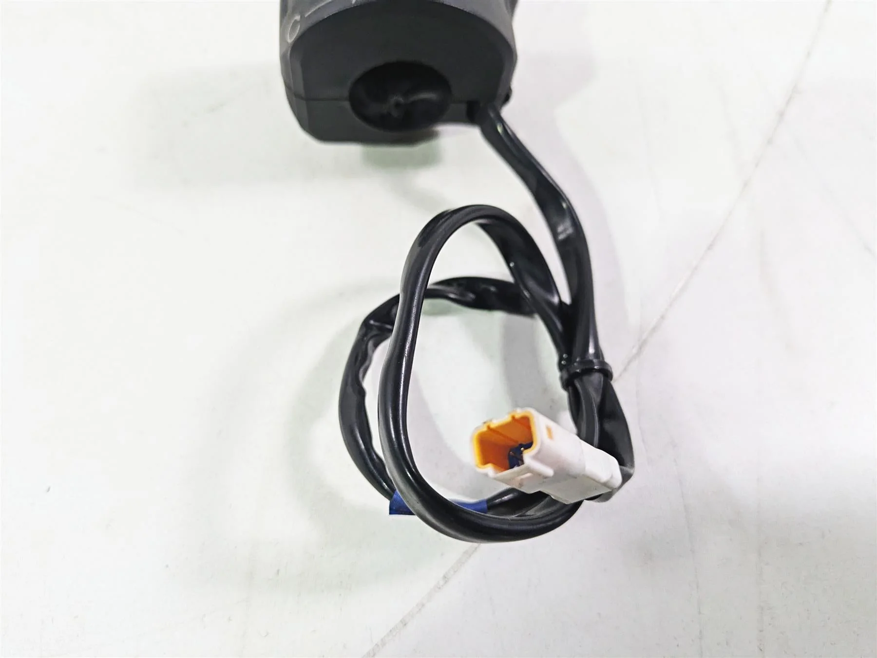 2015 Ducati Hypermotard 821 SP Right Hand Stat Stop Control Switch 65010121E - Image 7