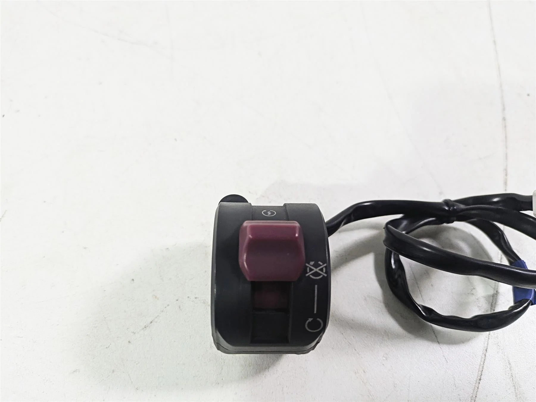 2015 Ducati Hypermotard 821 SP Right Hand Stat Stop Control Switch 65010121E - Image 8
