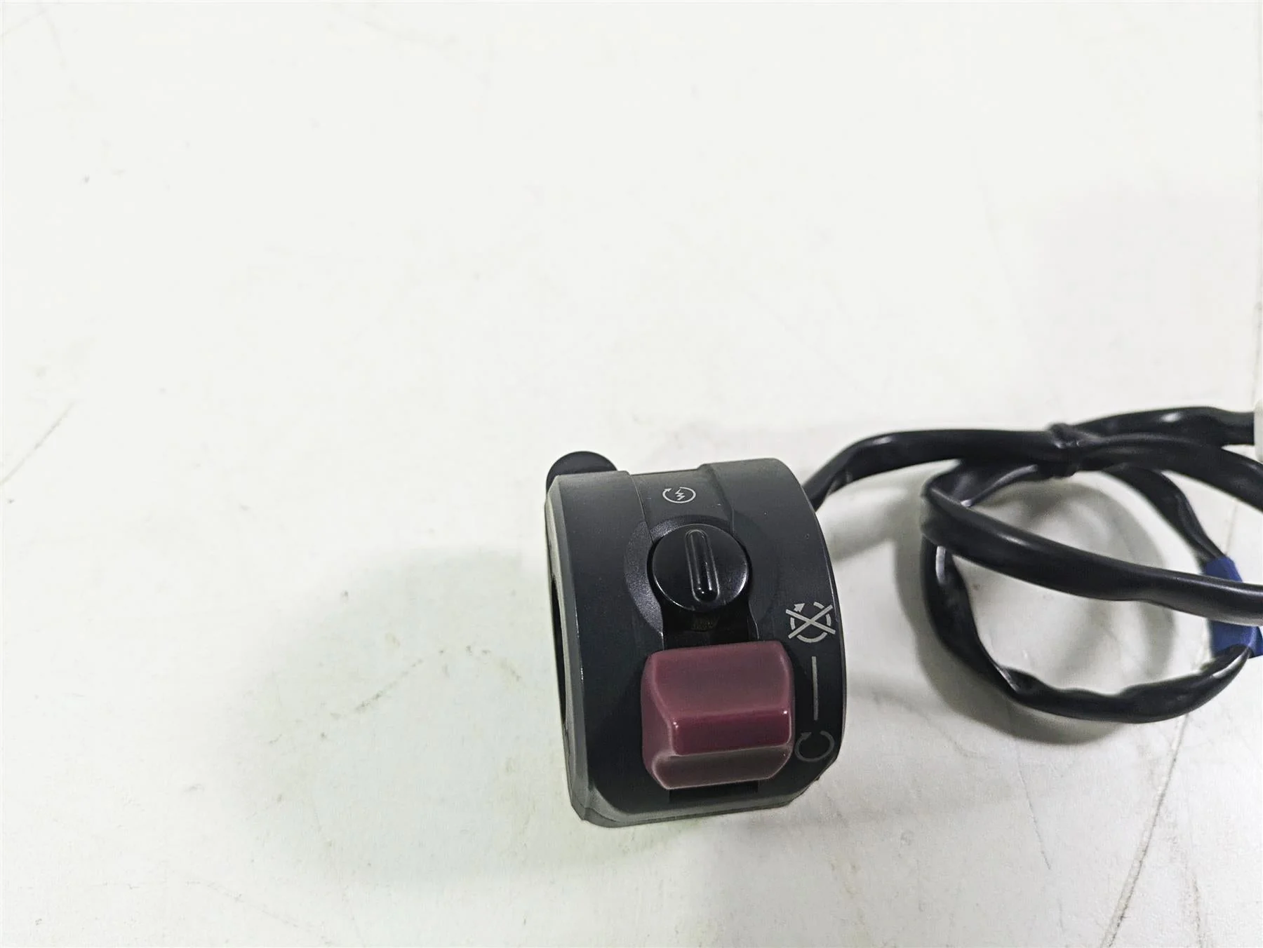 2015 Ducati Hypermotard 821 SP Right Hand Stat Stop Control Switch 65010121E - Image 9