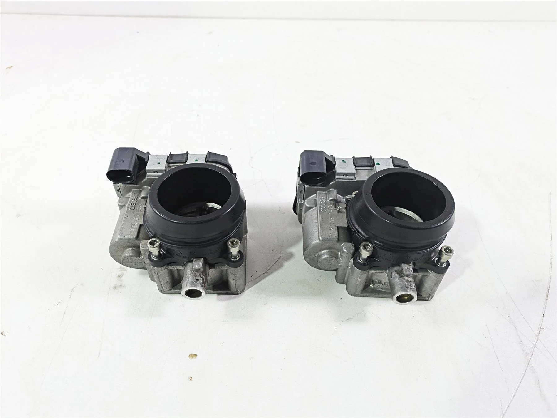2015 Ducati Hypermotard 821 SP Throttle Body Bodies Fuel Injection Set 28240903A - Image 4