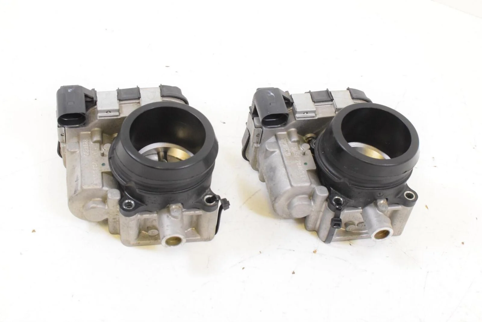2015 Ducati Hypermotard 821 SP Throttle Body Bodies Fuel Injectors 28240903A - Image 2