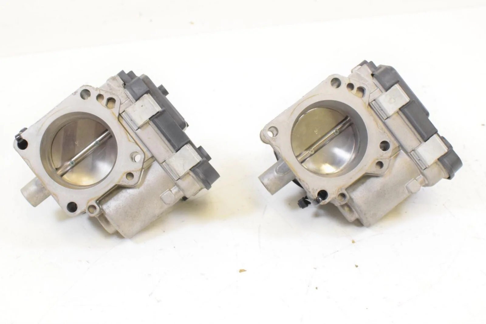 2015 Ducati Hypermotard 821 SP Throttle Body Bodies Fuel Injectors 28240903A - Image 3