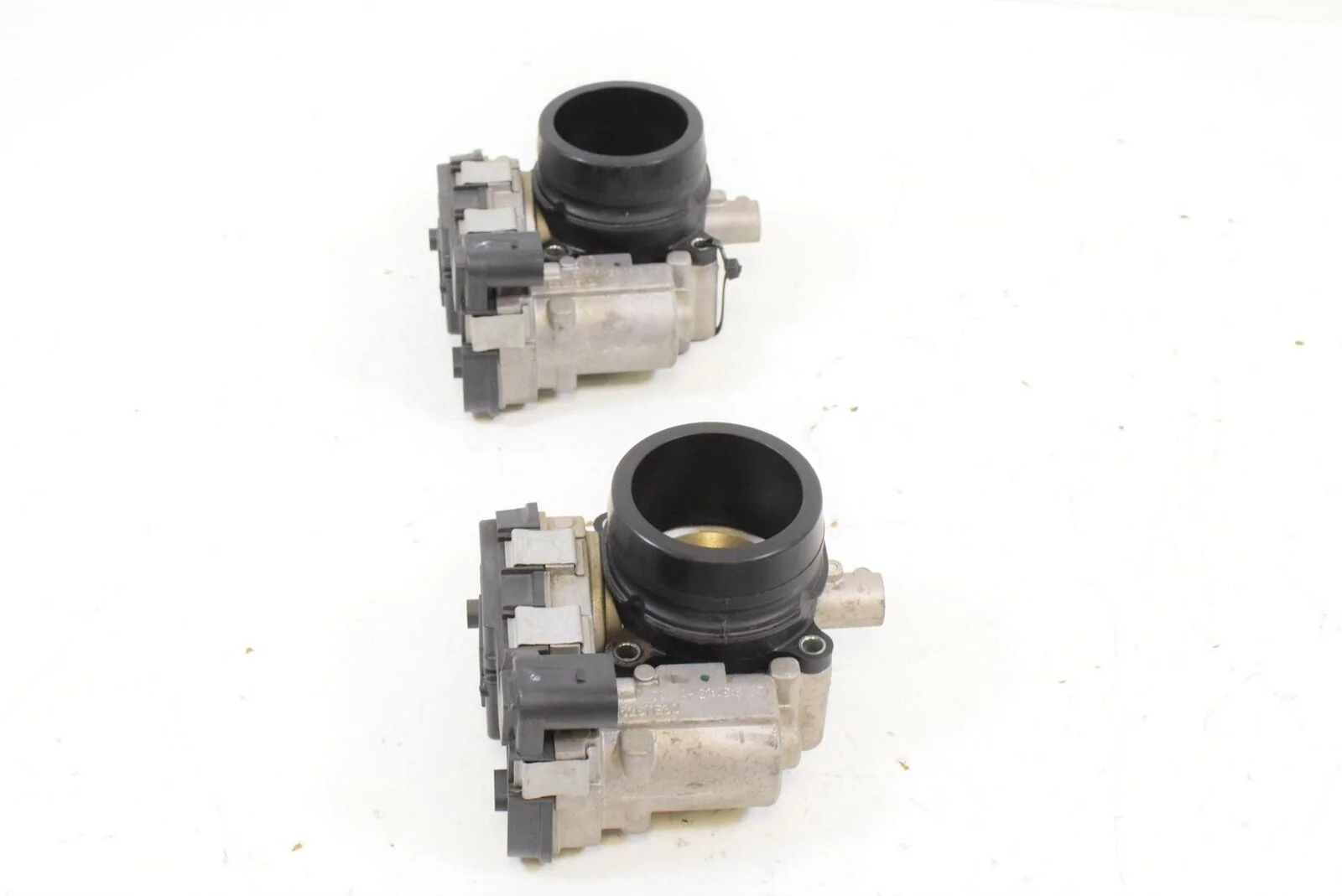 2015 Ducati Hypermotard 821 SP Throttle Body Bodies Fuel Injectors 28240903A - Image 4