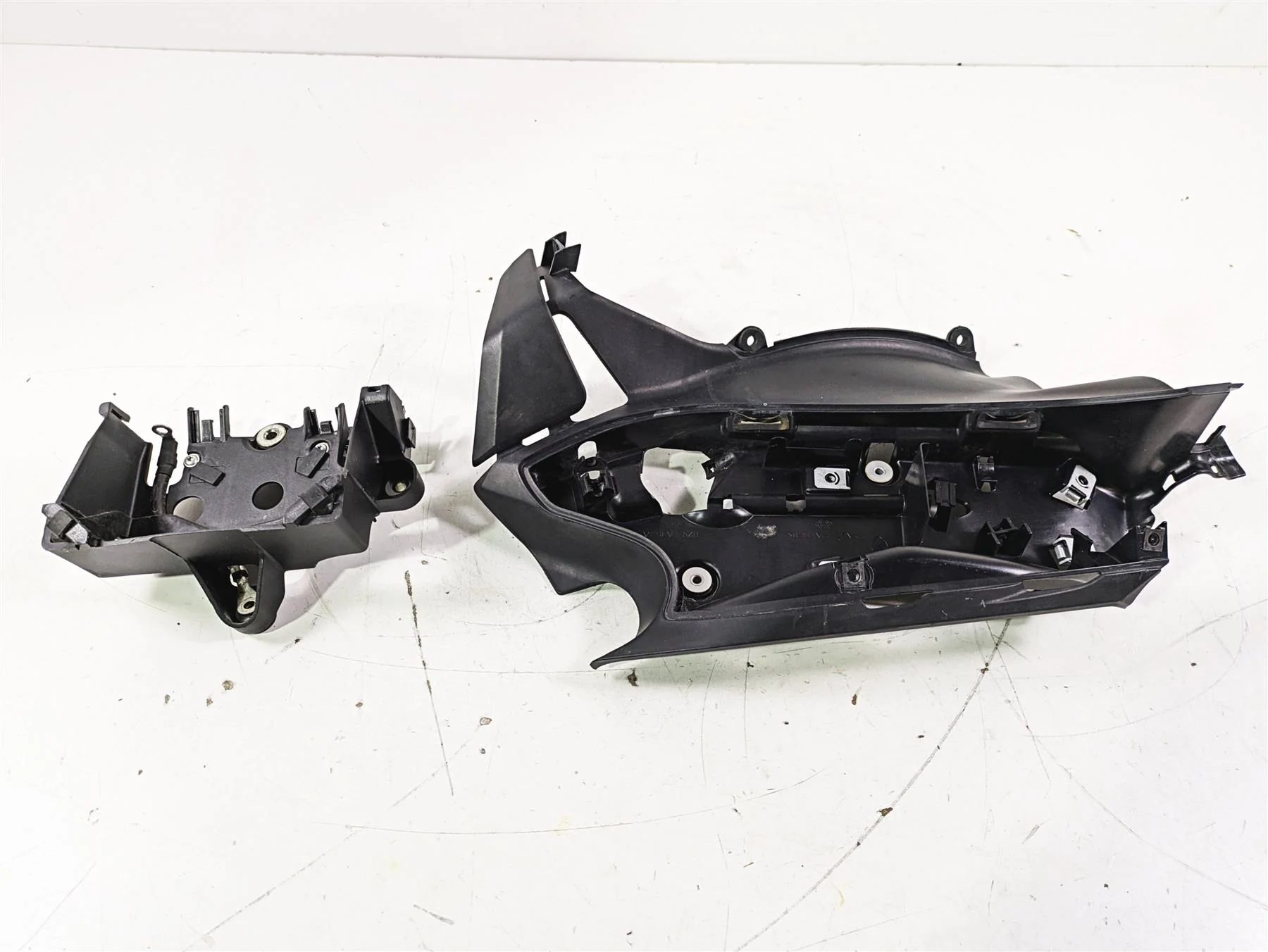 2015 Ducati Panigale 1299 S Cdi & Battery Holder Set 8291A361A 8291A541B