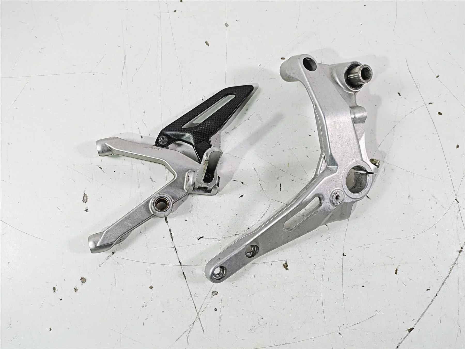 2015 Ducati Panigale 1299 S Left Footpeg & Frame Holder 8291E061AA 82424631AA - Image 5