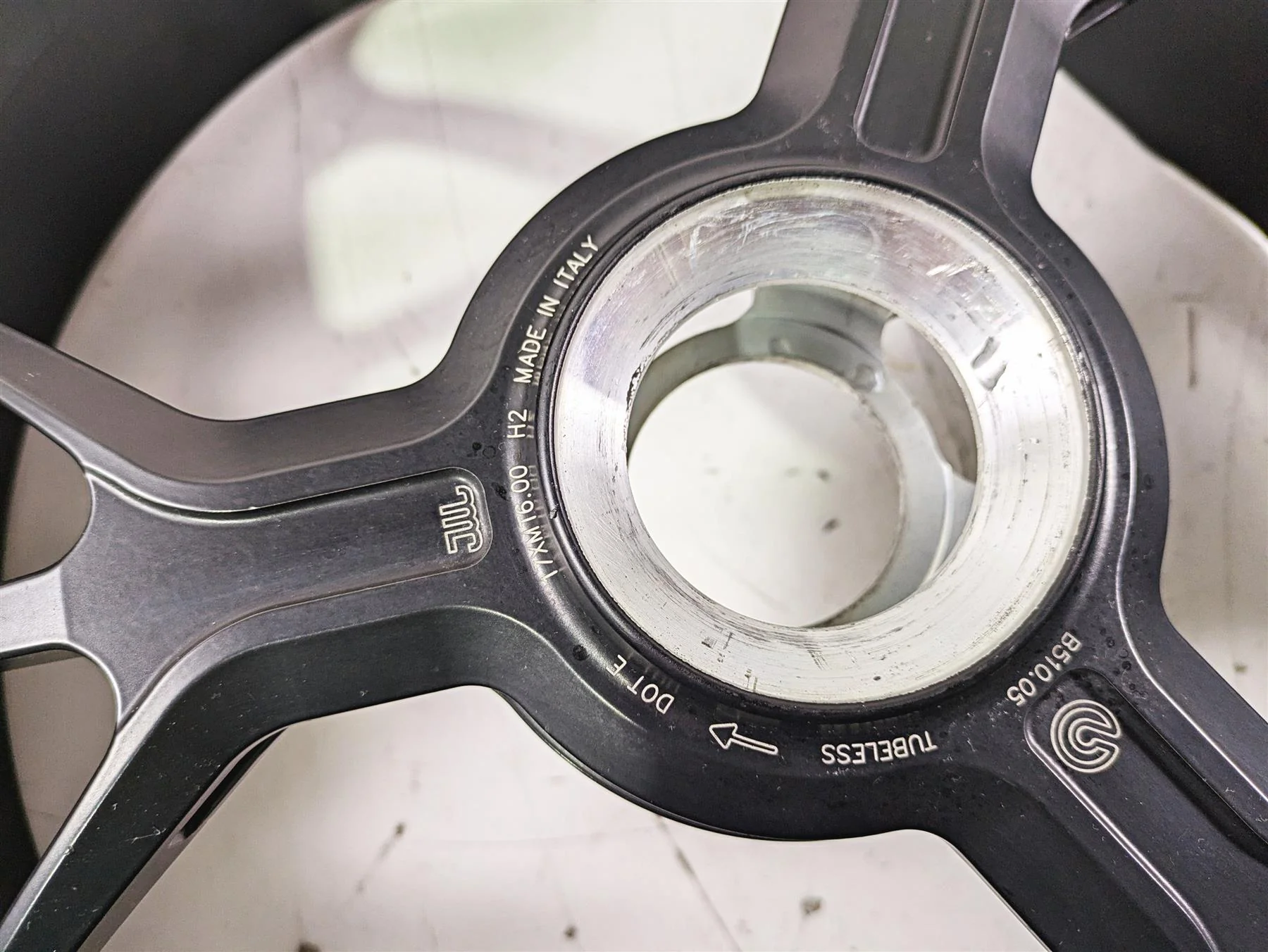 2015 Ducati Panigale 1299 S Rear Marchesini 6x17 Wheel Rim DENT 50221501AB - Image 5