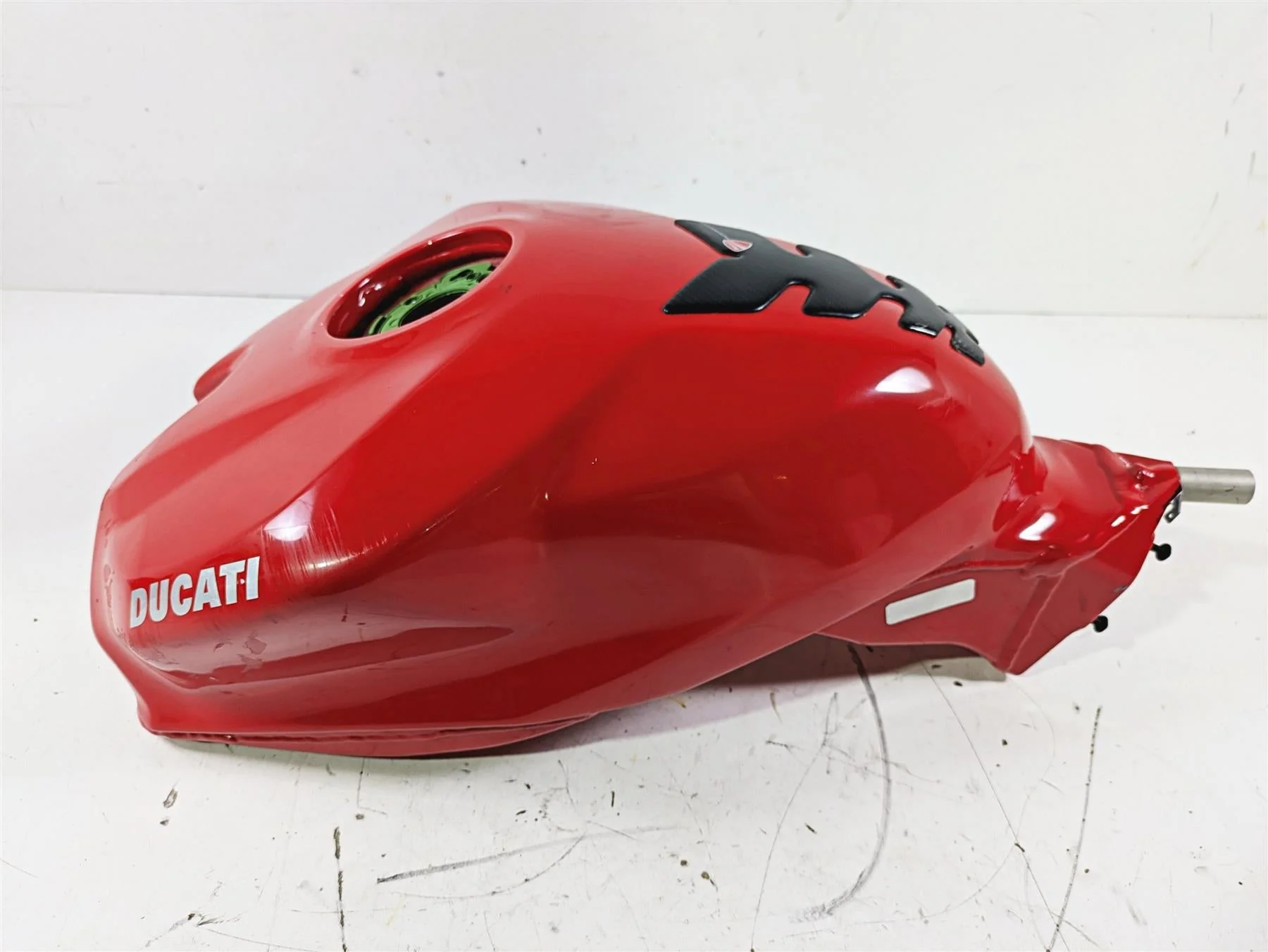 2015 Ducati Panigale 1299 S Red Fuel Gas Petrol Tank READ 58611923AA - Image 11