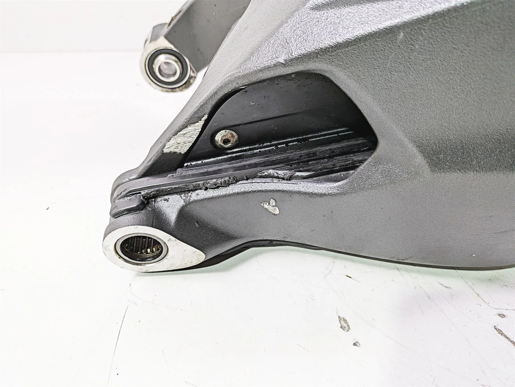 2015 Ducati Panigale 1299 S Swingarm Swing Arm S 37021106BA A 819Z0021A - Image 9