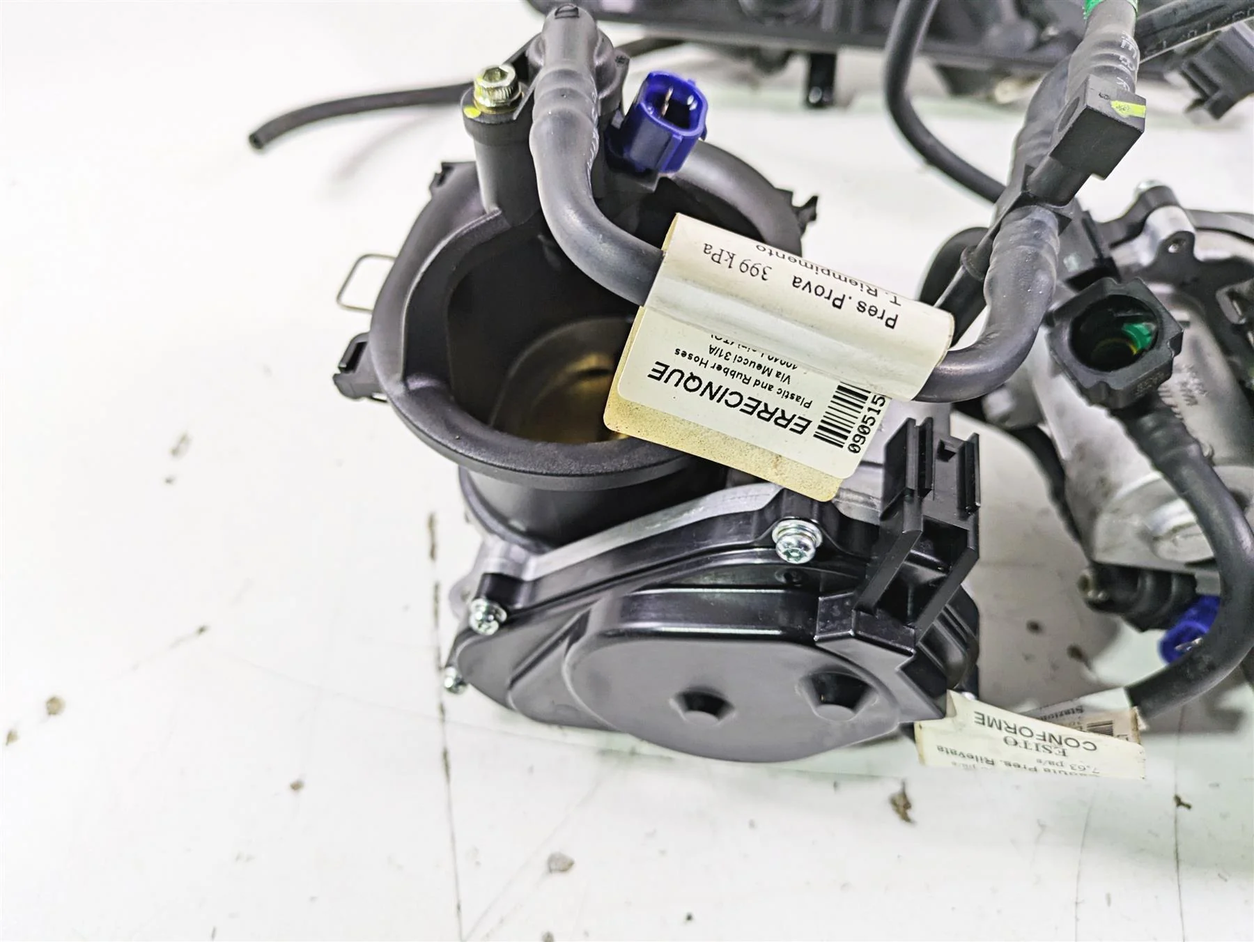 2015 Ducati Panigale 1299 S Throttle Body Set & Air Box Cover 28240893A - Image 4