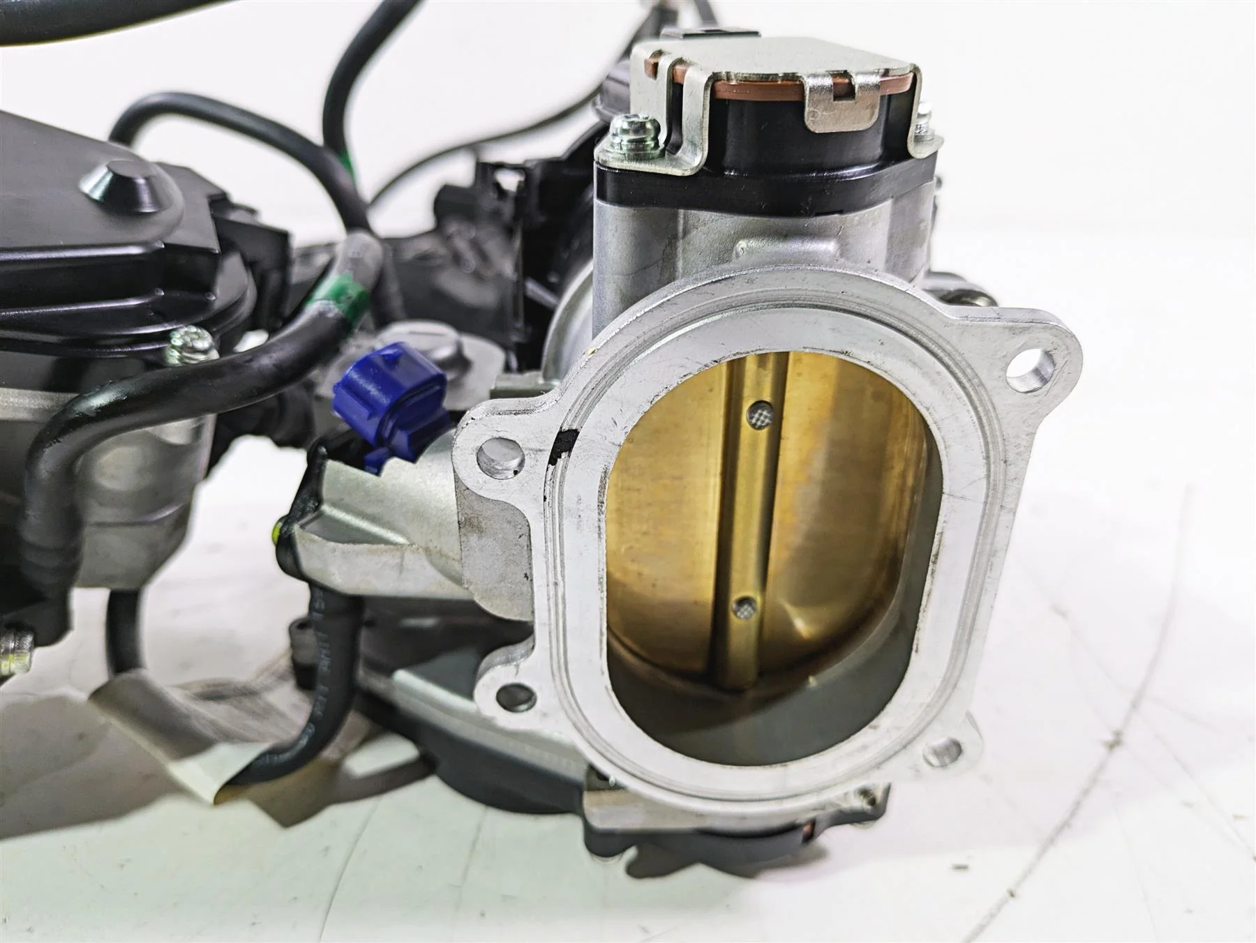 2015 Ducati Panigale 1299 S Throttle Body Set & Air Box Cover 28240893A - Image 9