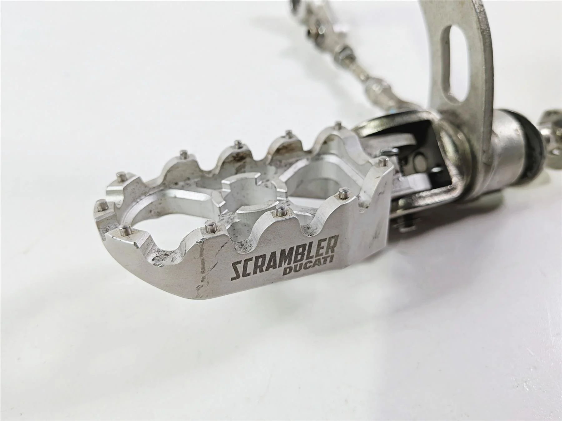 2015 Ducati Scrambler Urban Enduro Left Foot Peg + Mount & Shifter 45620781AA - Image 13