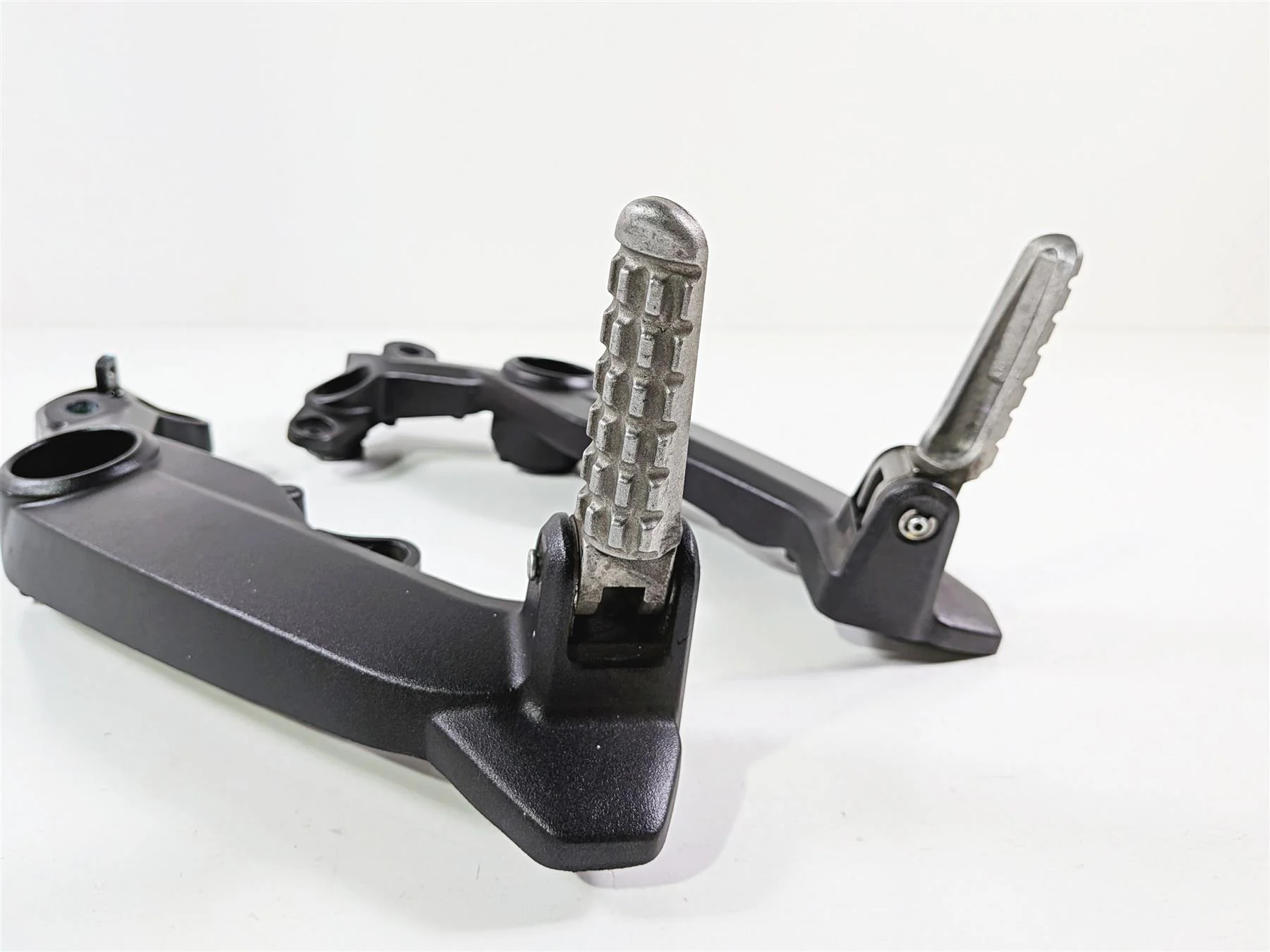2015 Ducati Scrambler Urban Enduro Rear Footpeg & Mount Plate Set 82412831AA - Image 12
