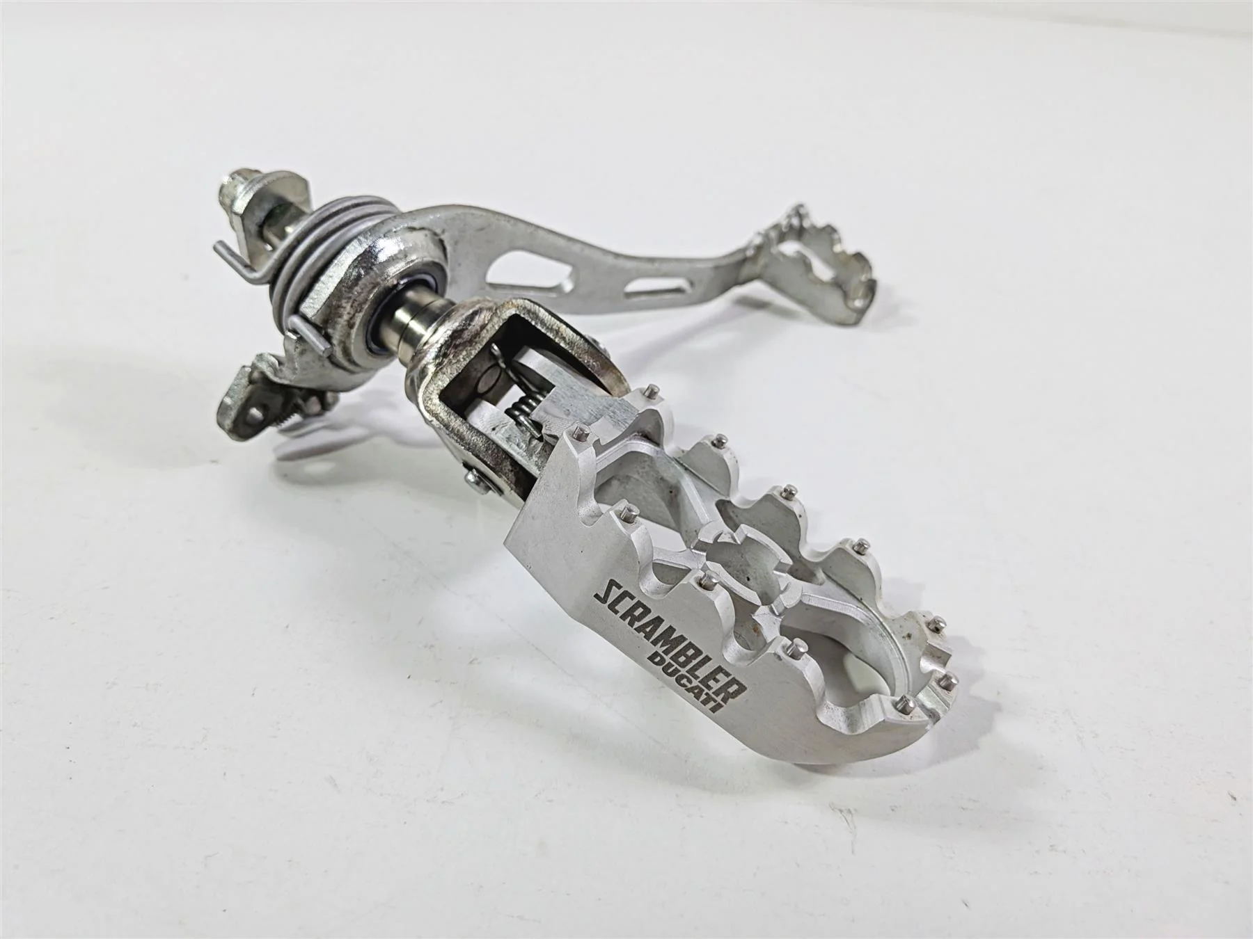 2015 Ducati Scrambler Urban Enduro Right Footpeg + Mount Brake Pedal 45720951AA - Image 12