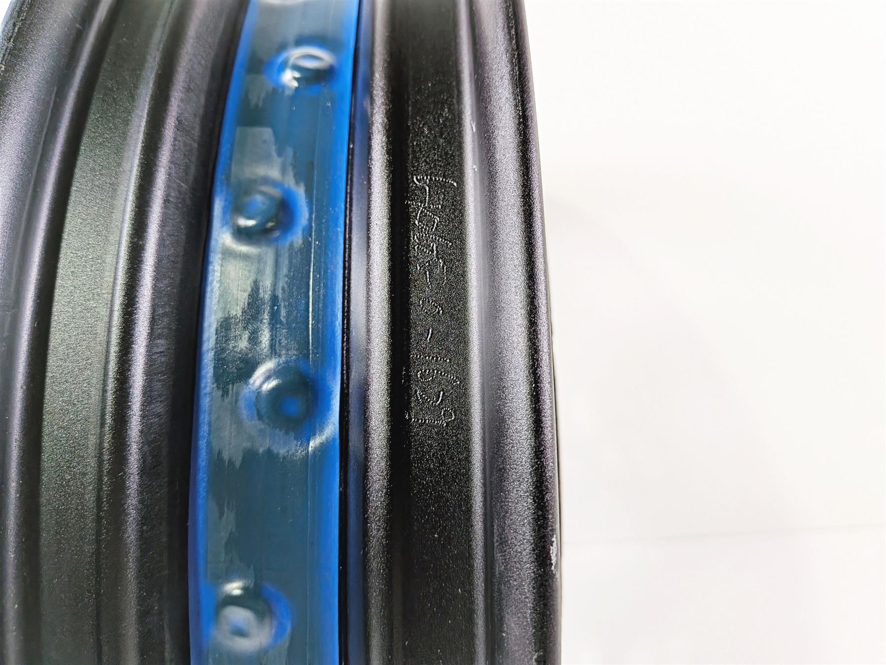 2015 Ducati Scrambler Urban Enduro Straight 18x3 Front Wheel Spoke 50122541AA - Image 5