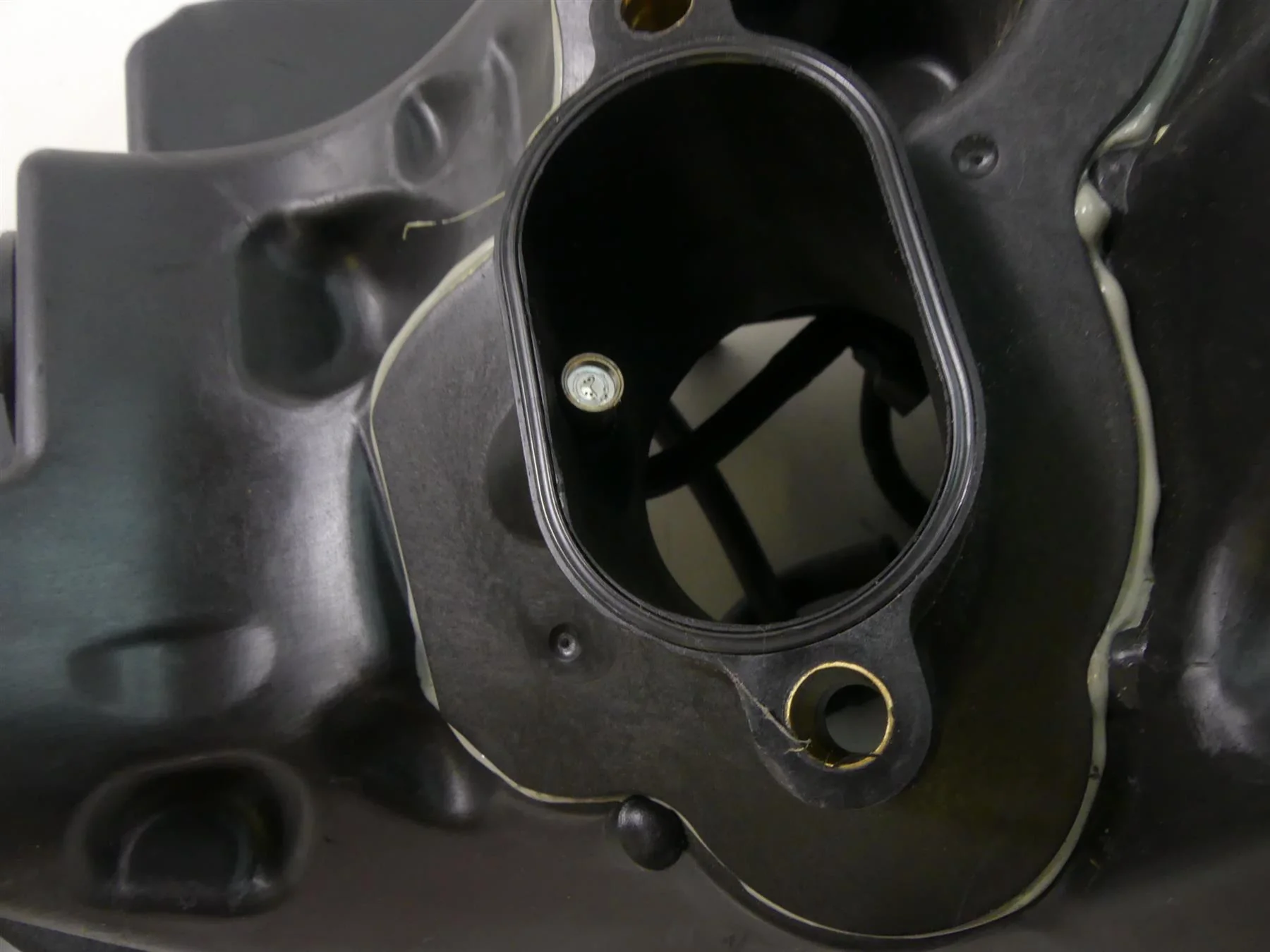 2015 Eric Buell Racing 1190SX Air Box Cleaner Breather Fuel Injectors P0777.1B7 - Image 7
