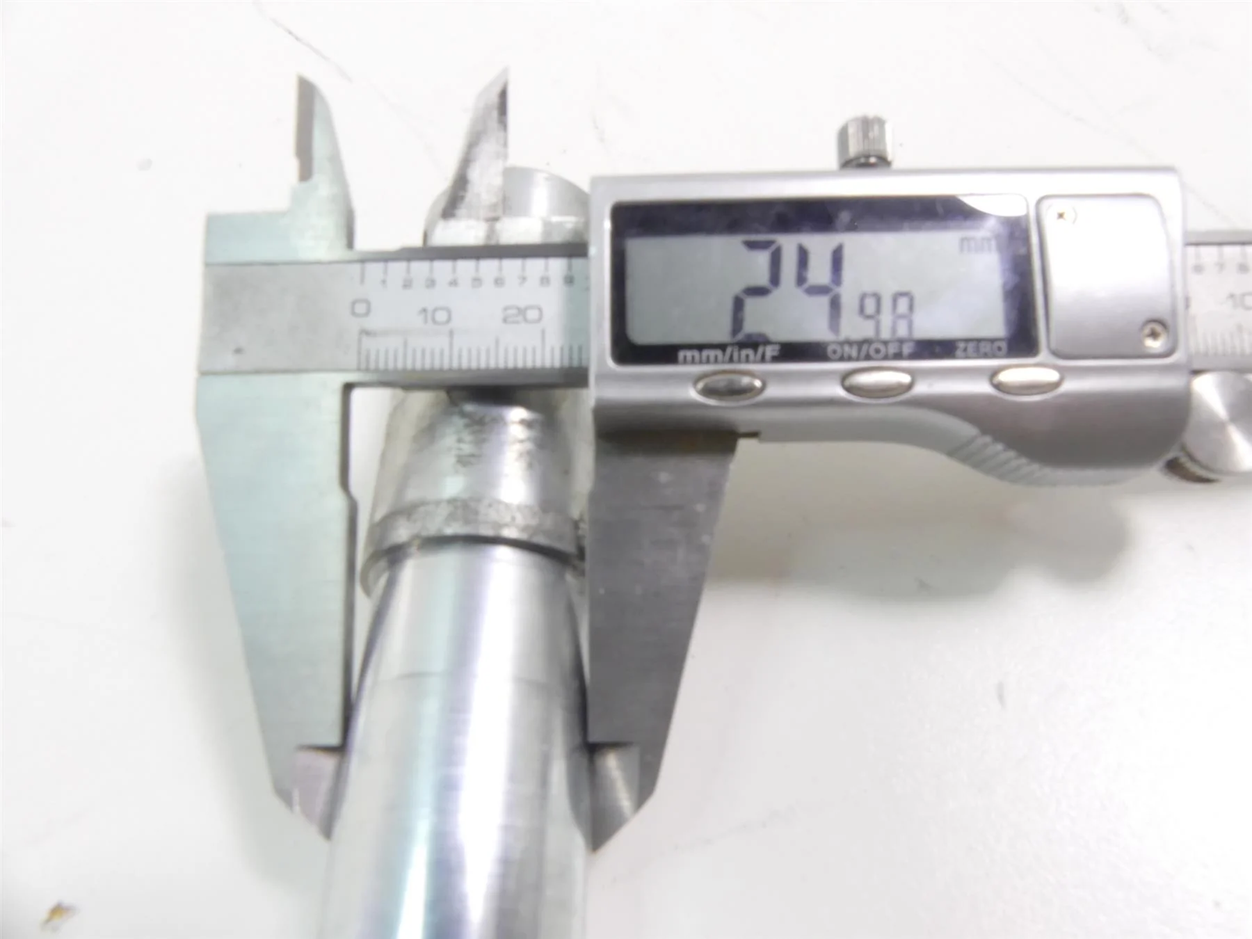 2015 Harley FLS Softail Slim Front 25mm Wheel Spindle Axle 41545-07 - Image 2