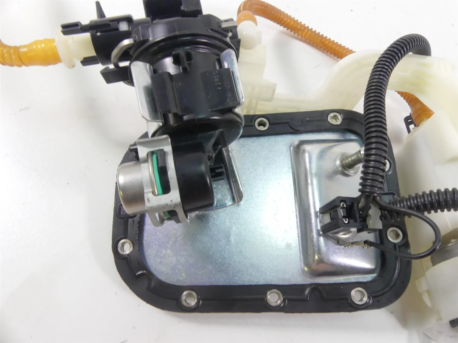 2015 Harley FLS Softail Slim Fuel Gas Petrol Pump & Sending Unit 75252-11 - Image 6