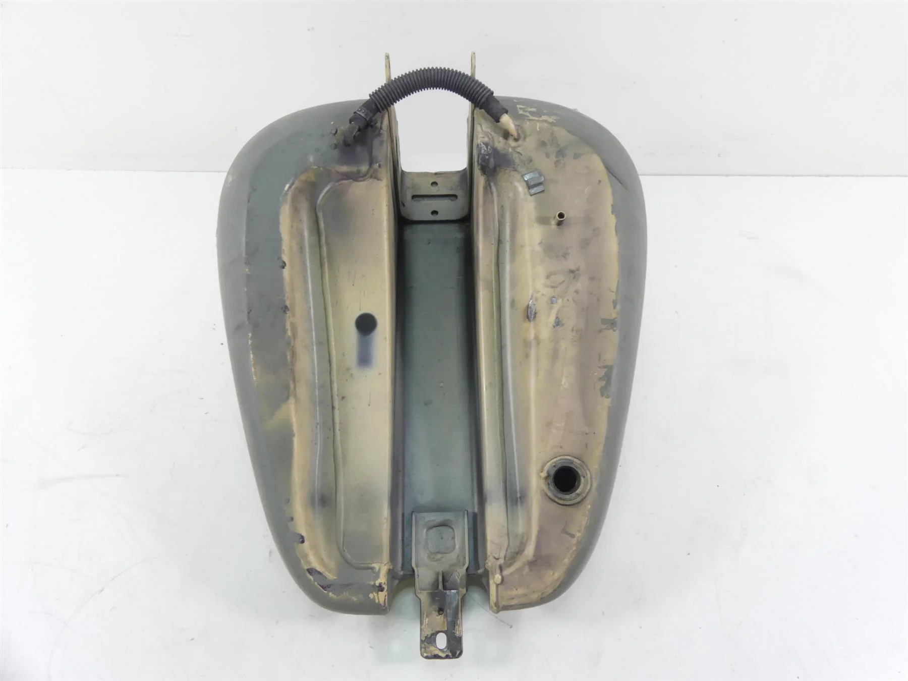 2015 Harley FLS Softail Slim Fuel Gas Petrol Tank Reservoir 61000692 - Image 11