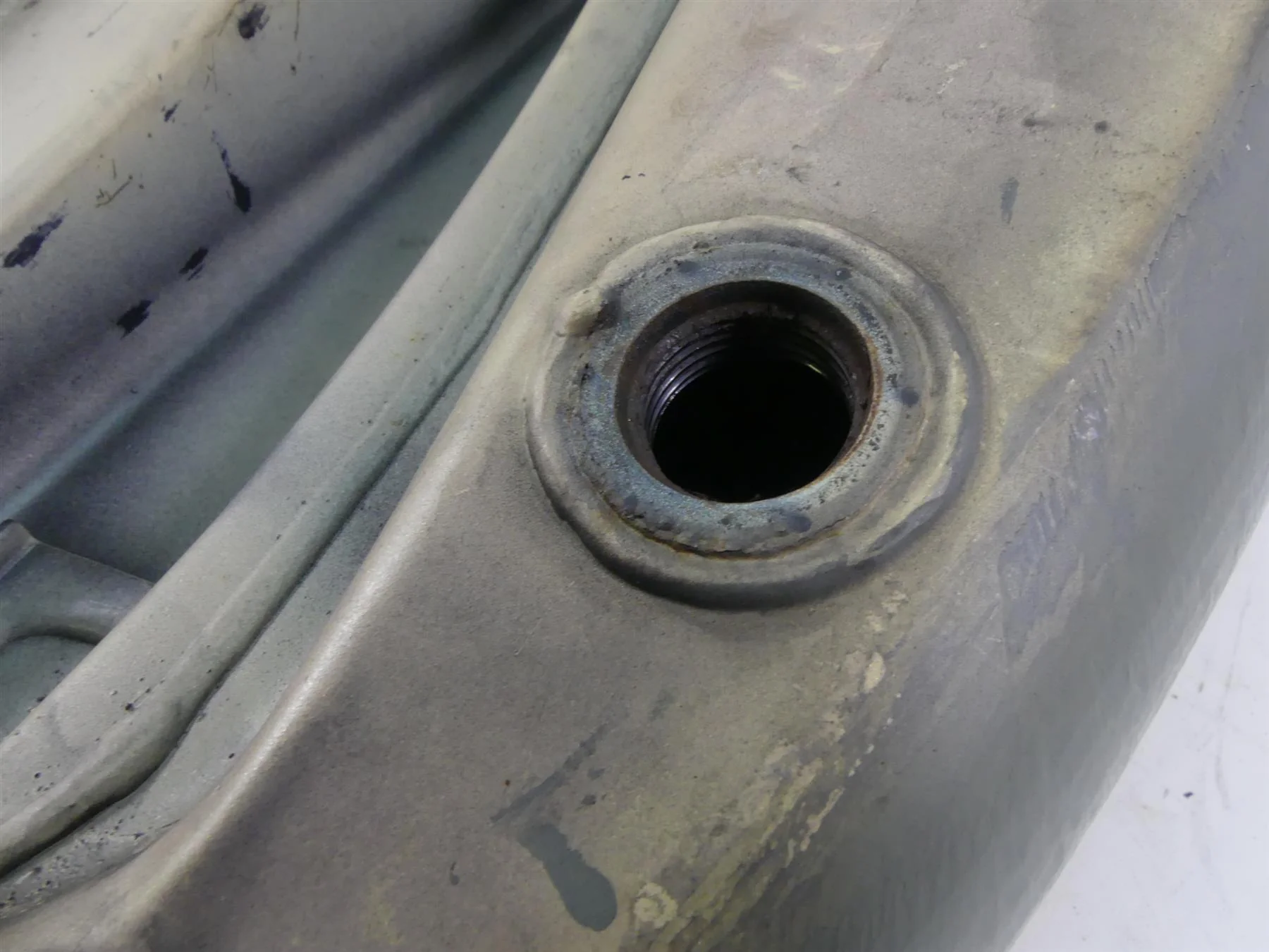 2015 Harley FLS Softail Slim Fuel Gas Petrol Tank Reservoir 61000692 - Image 12