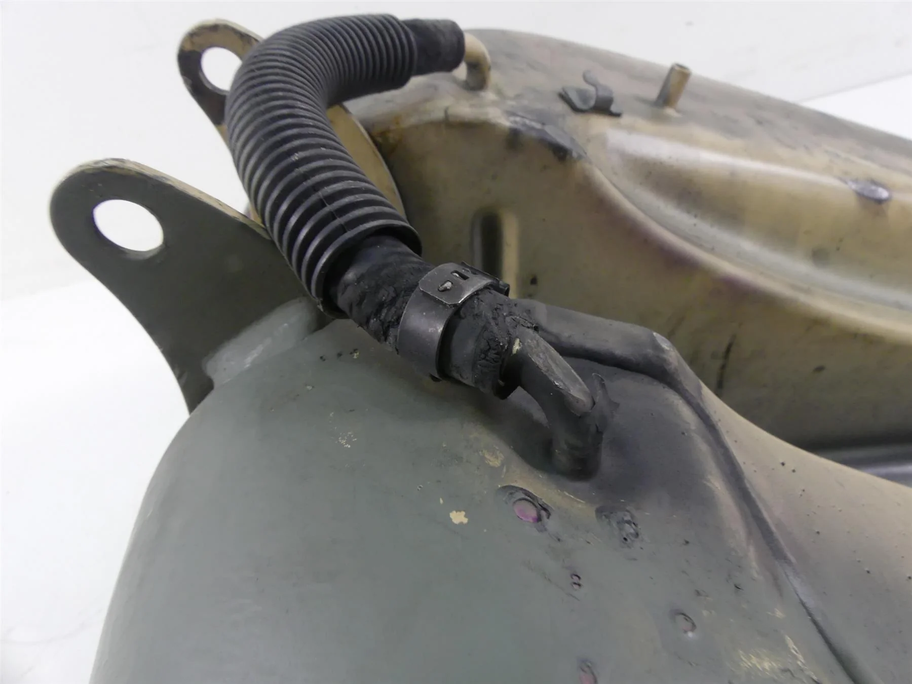2015 Harley FLS Softail Slim Fuel Gas Petrol Tank Reservoir 61000692 - Image 3