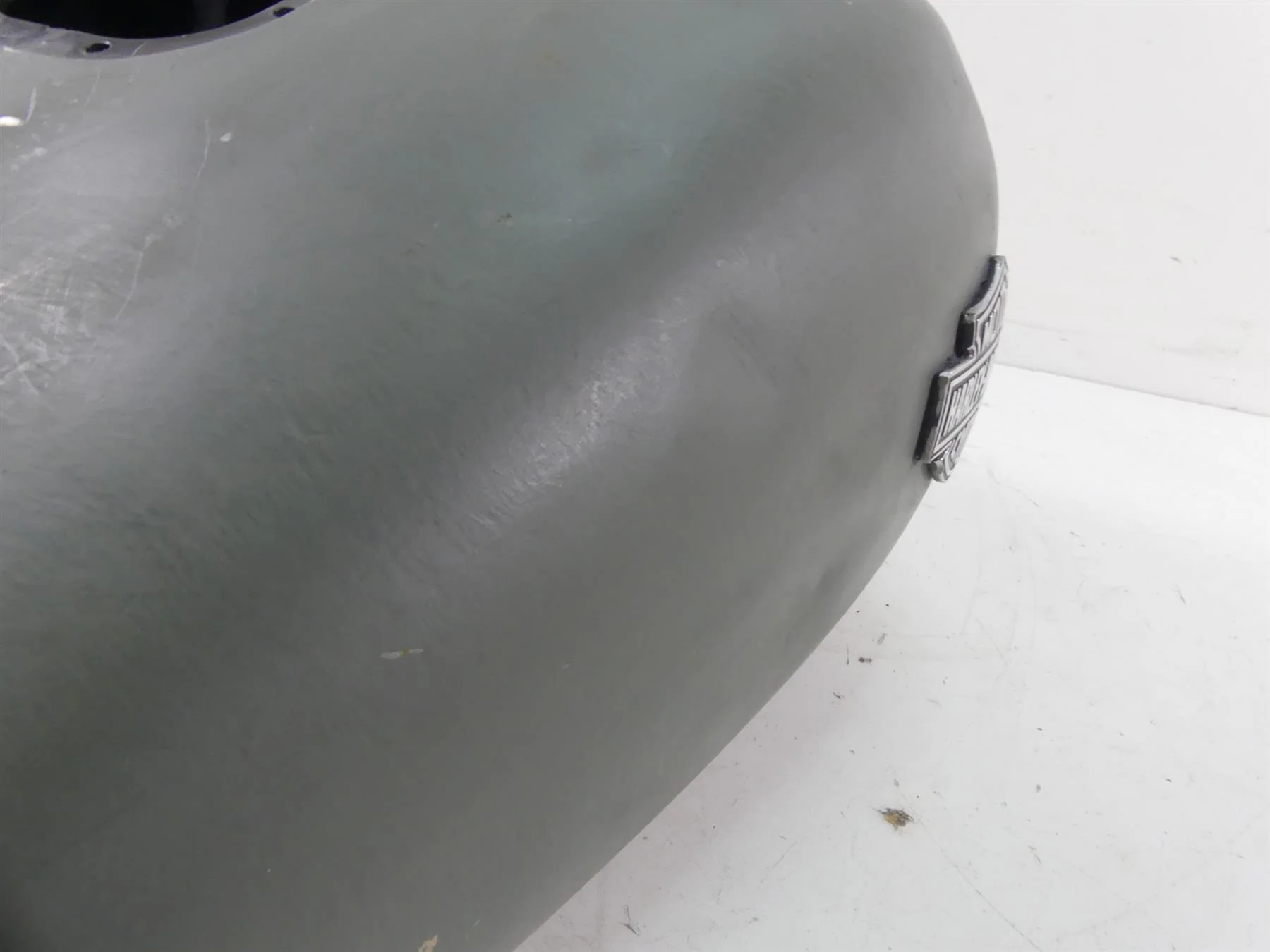 2015 Harley FLS Softail Slim Fuel Gas Petrol Tank Reservoir 61000692 - Image 4