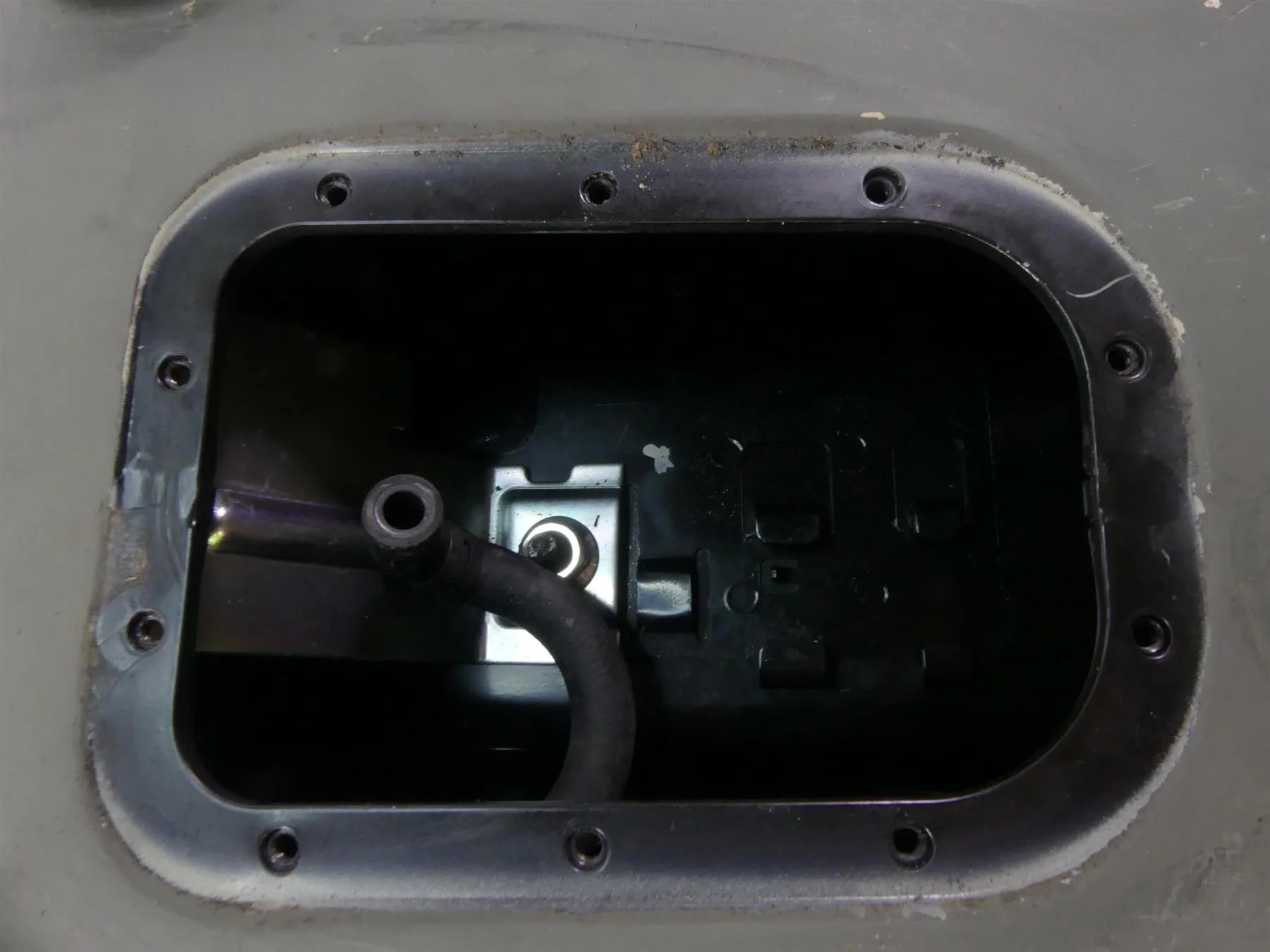 2015 Harley FLS Softail Slim Fuel Gas Petrol Tank Reservoir 61000692 - Image 6
