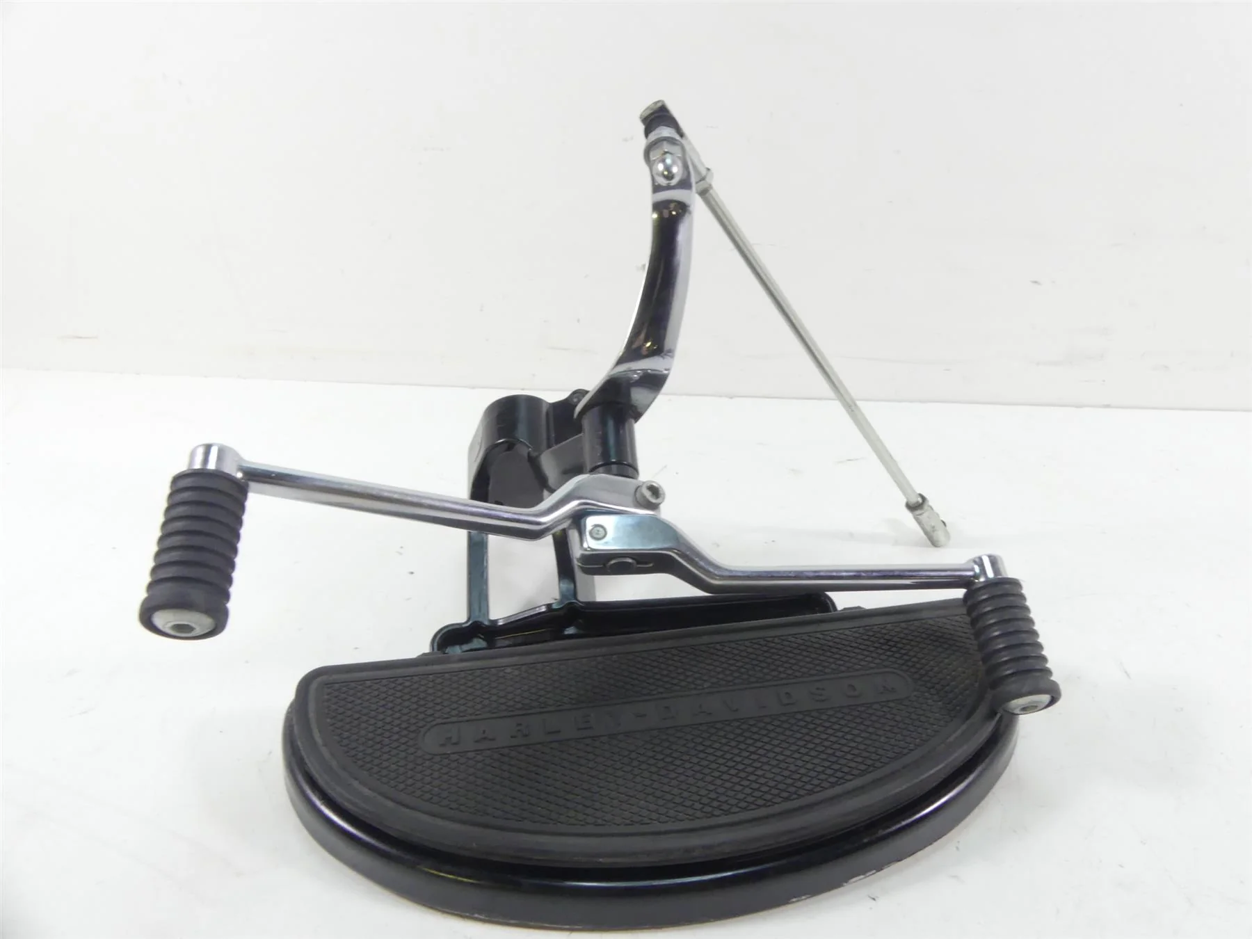 2015 Harley FLS Softail Slim Left Front Floorboard Peg & Shifter 33630-07
