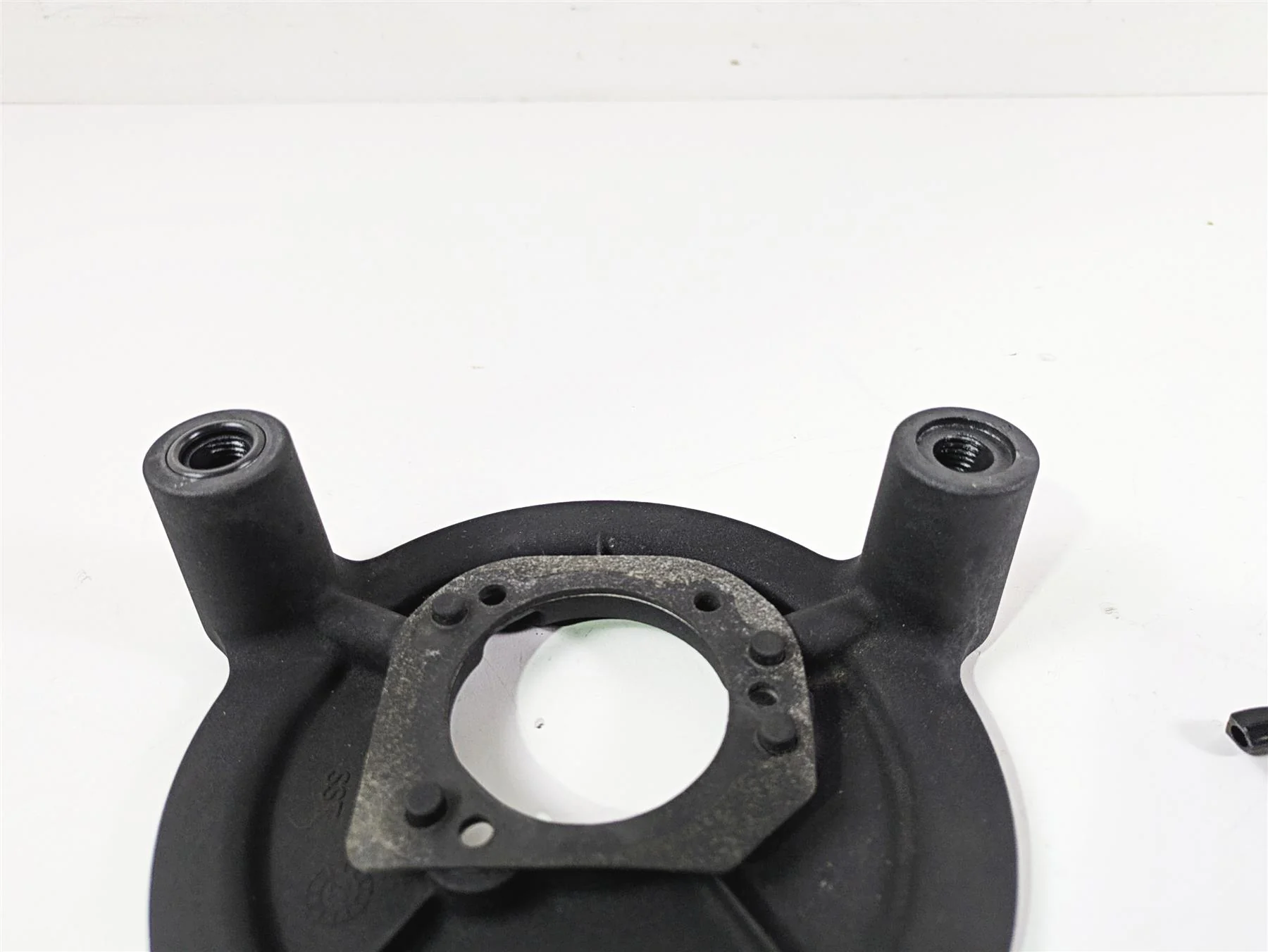 2015 Harley FXDF Dyna Fat Bob Air Cleaner Breather Back Plate Mount 29478-05A - Image 10