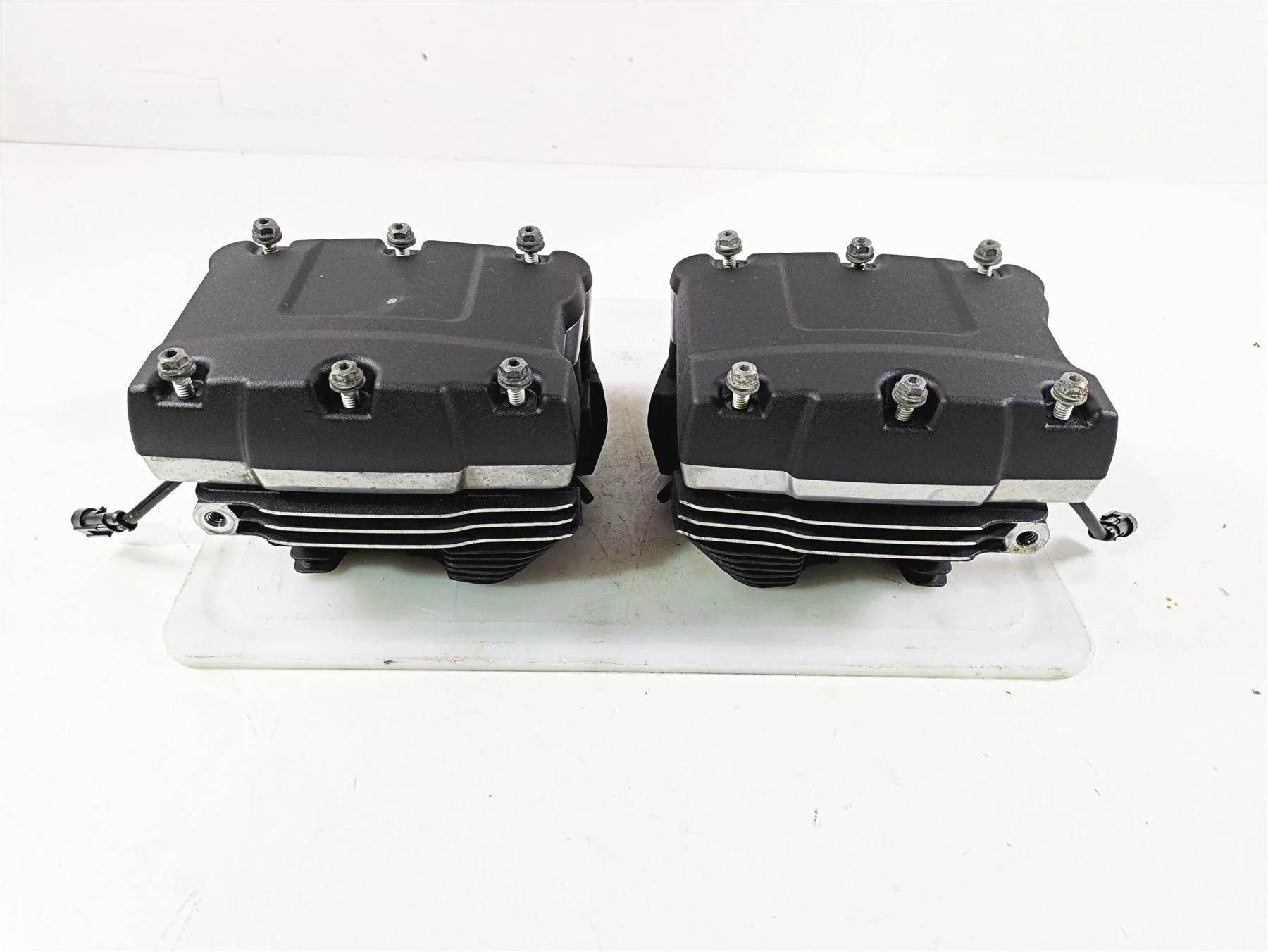 2015 Harley FXDF Dyna Fat Bob Cylinderhead Cylinder Head Set 103 16500092 - Image 3