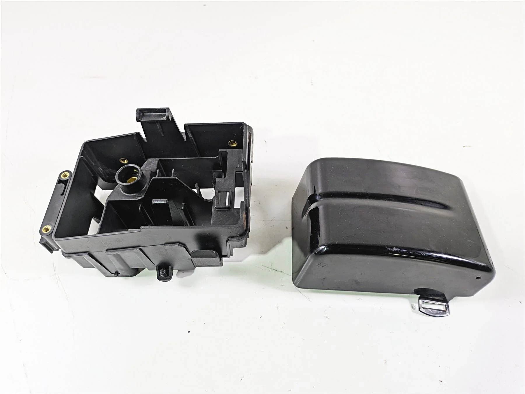 2015 Harley FXDF Dyna Fat Bob Electric Tray & Black Cover 70367-12 66361-12